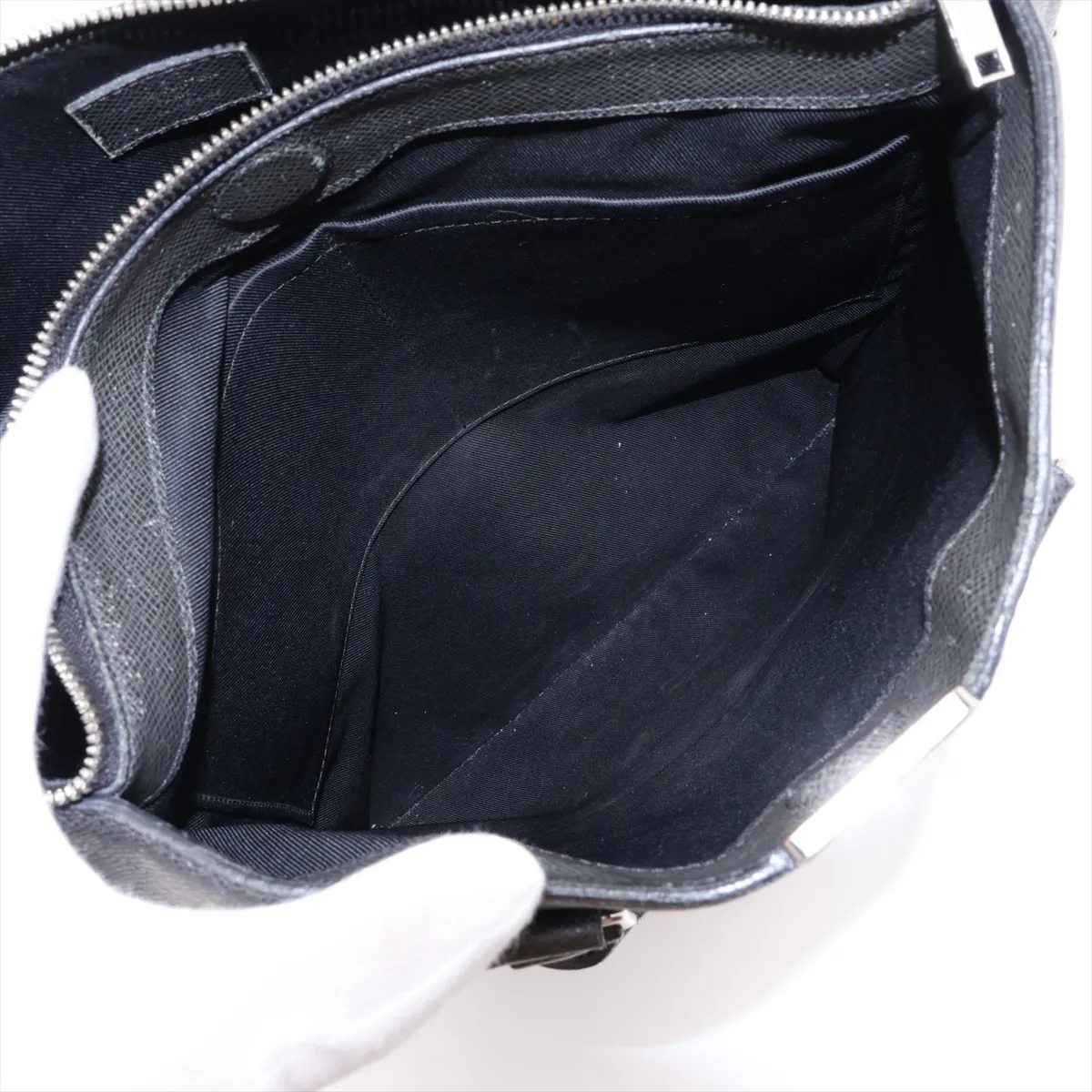 Taiga Anton Tote M33433 MB2177 Black, aftermarket zipper pull — view 10
