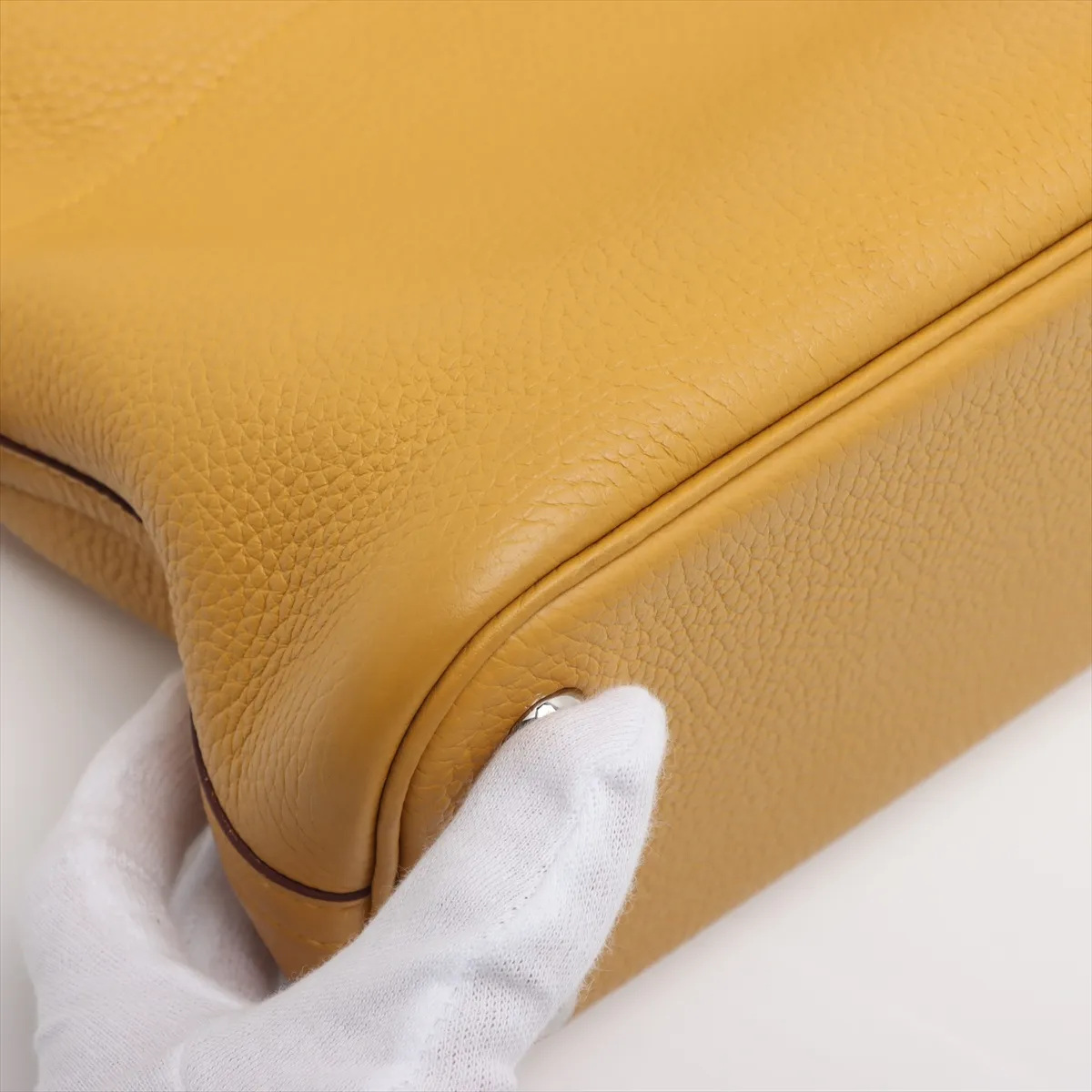 Hermès Bolide 31, Taurillon Clemence leather, Jaune Ambre, silver hardware, C: 2018 — view 15