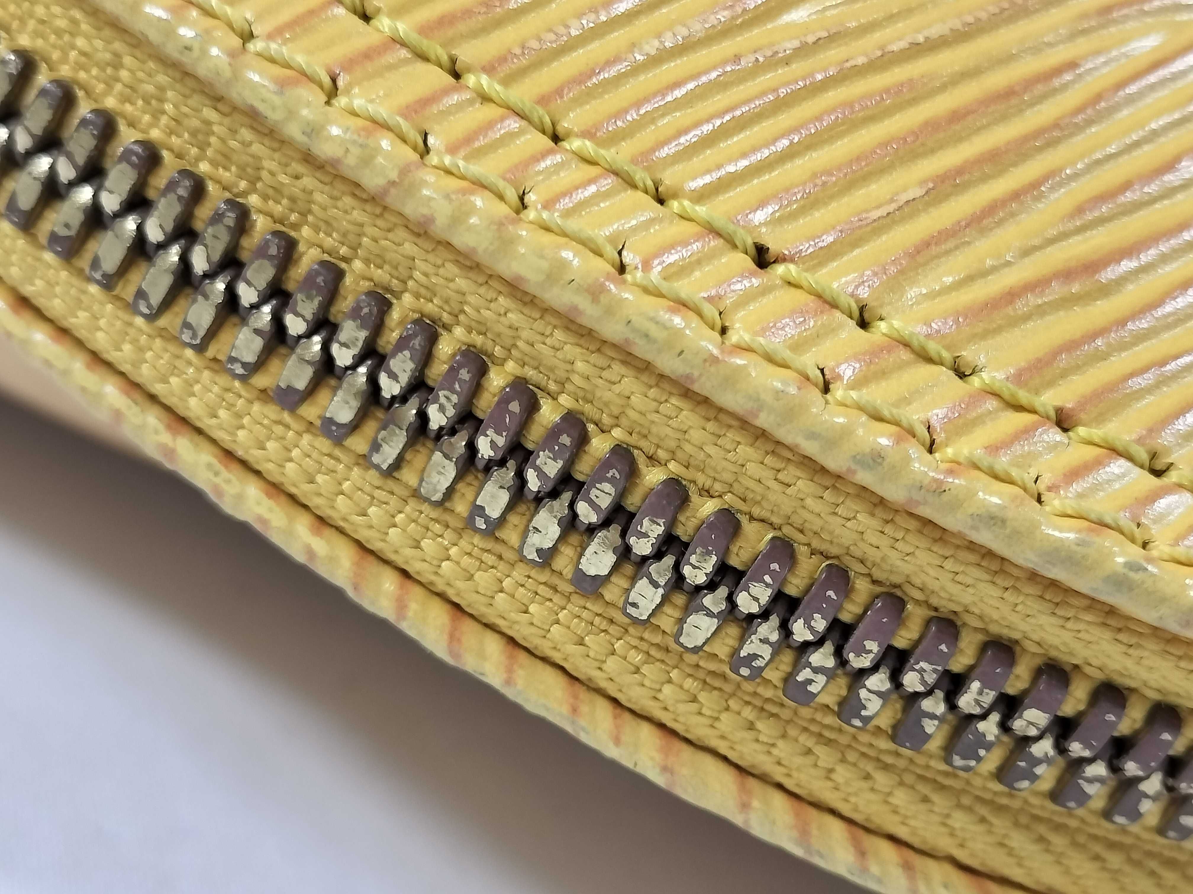Epi Alma MM Handbag — view 6