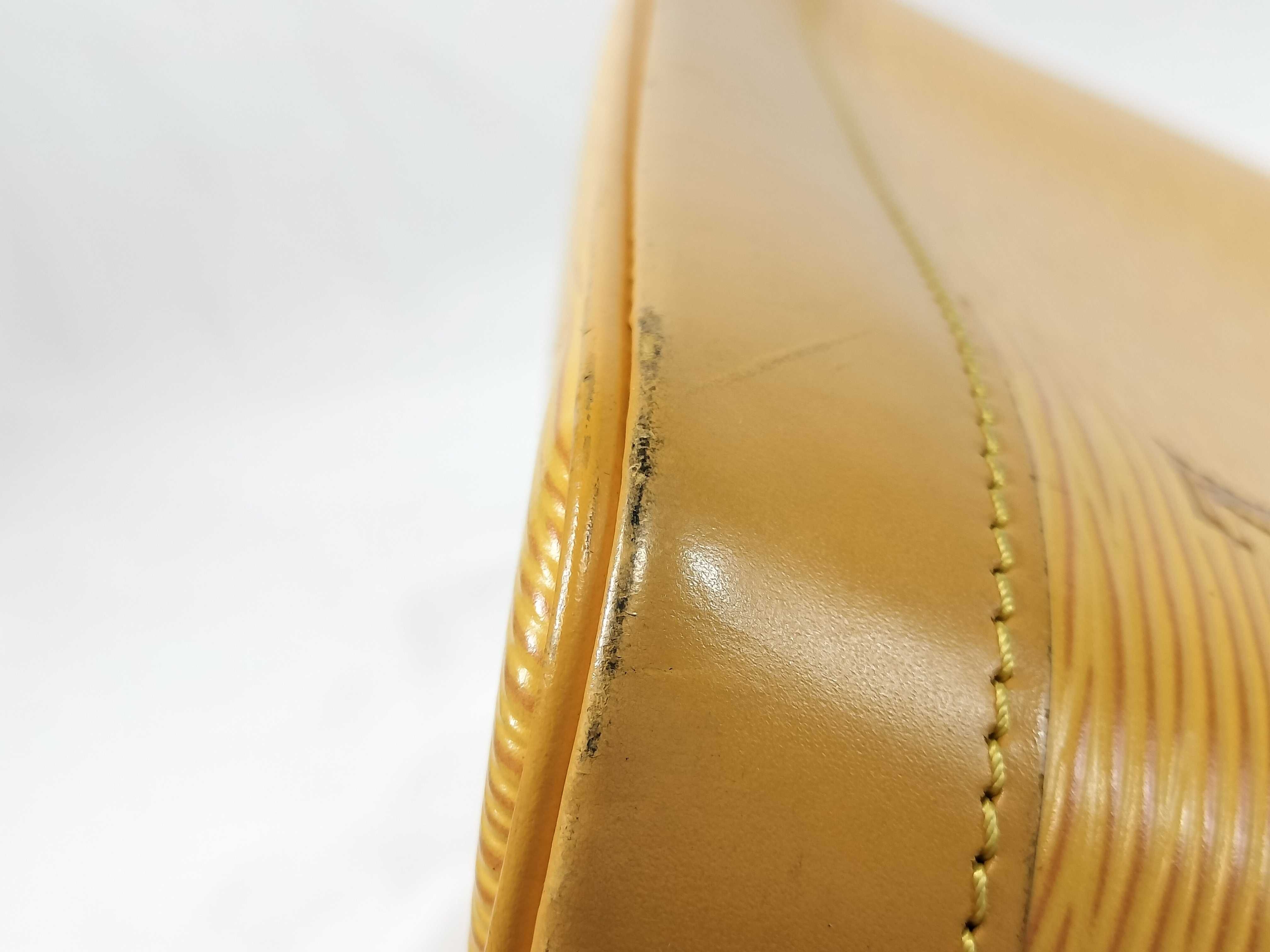 Epi Alma MM Handbag — view 7