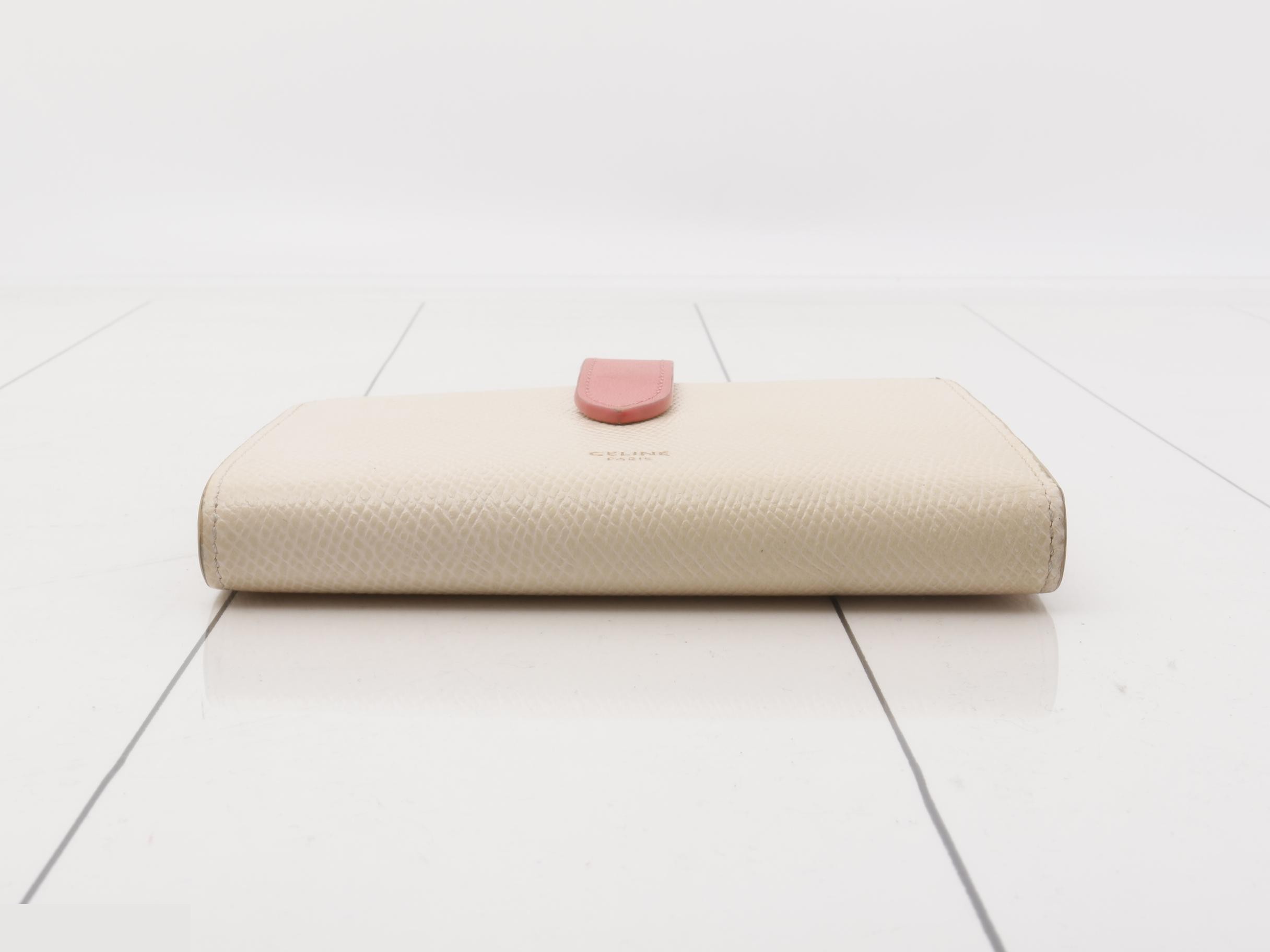 Medium wallet — view 3