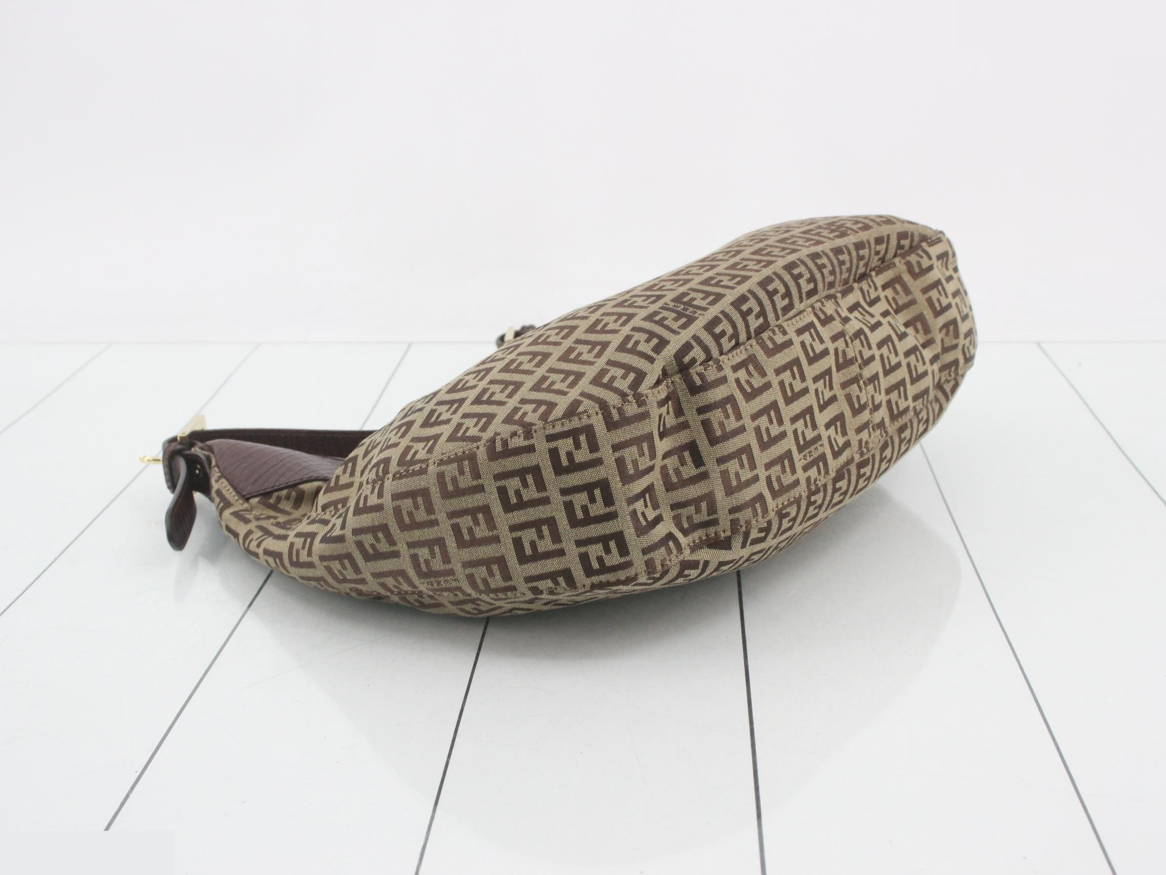 Zucchino Leather Shoulder Bag — view 5
