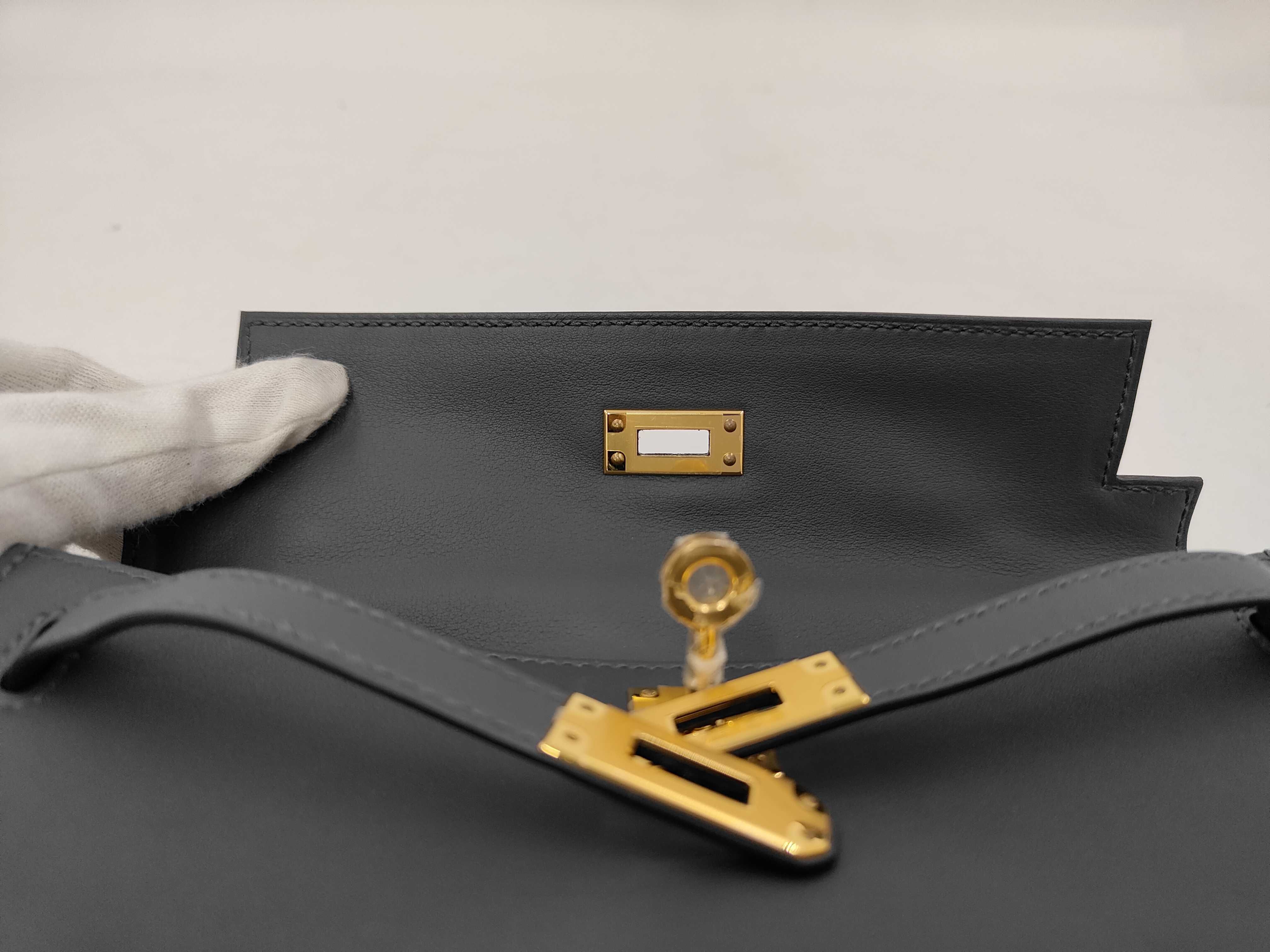 Hermes Pochette Kelly Swift Gris Misty Gold Hardware K Stamp Bag Handbag — view 8
