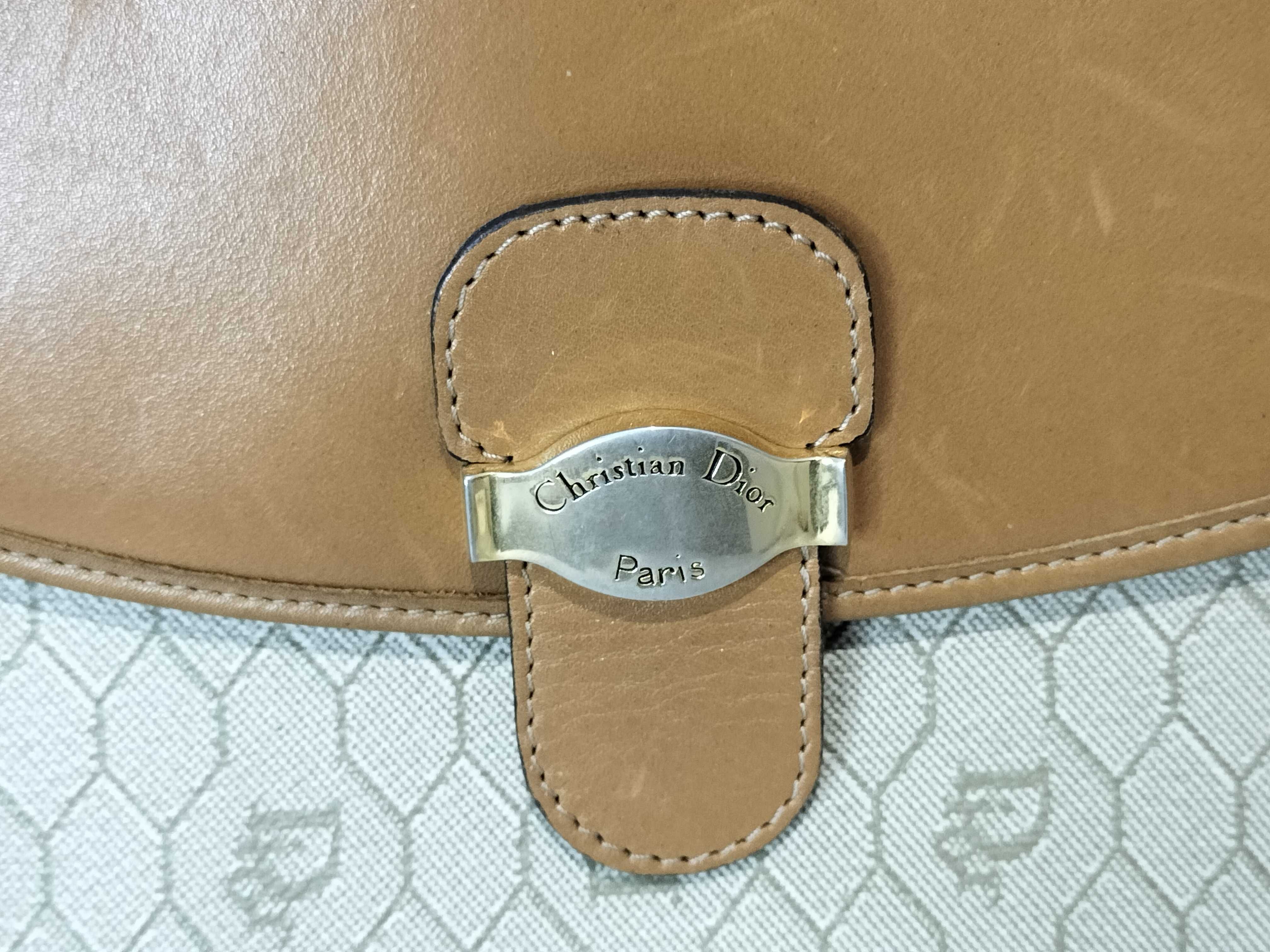 Honeycomb Vintage Gold Chain Shoulder Bag — view 2