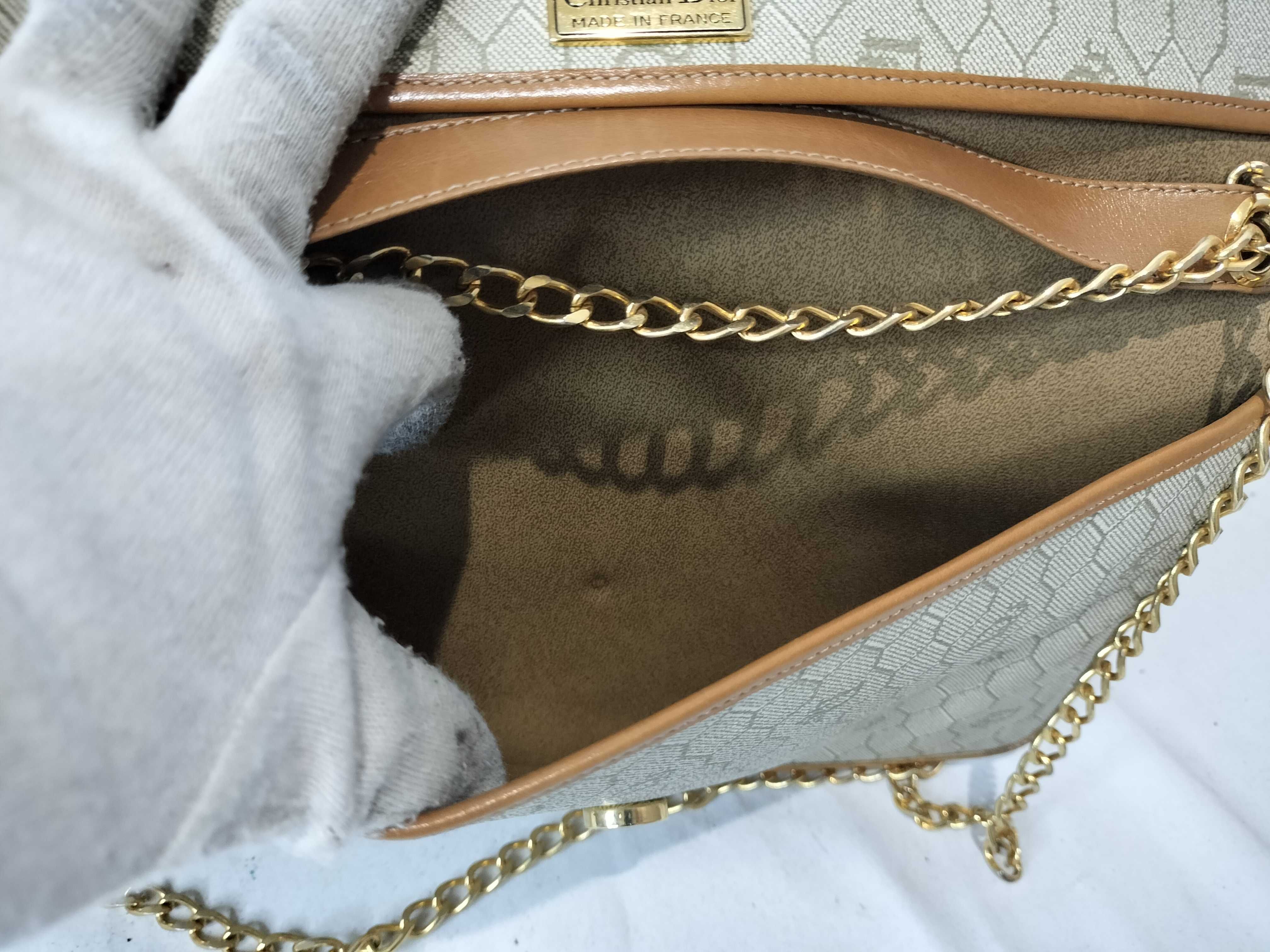 Honeycomb Vintage Gold Chain Shoulder Bag — view 11