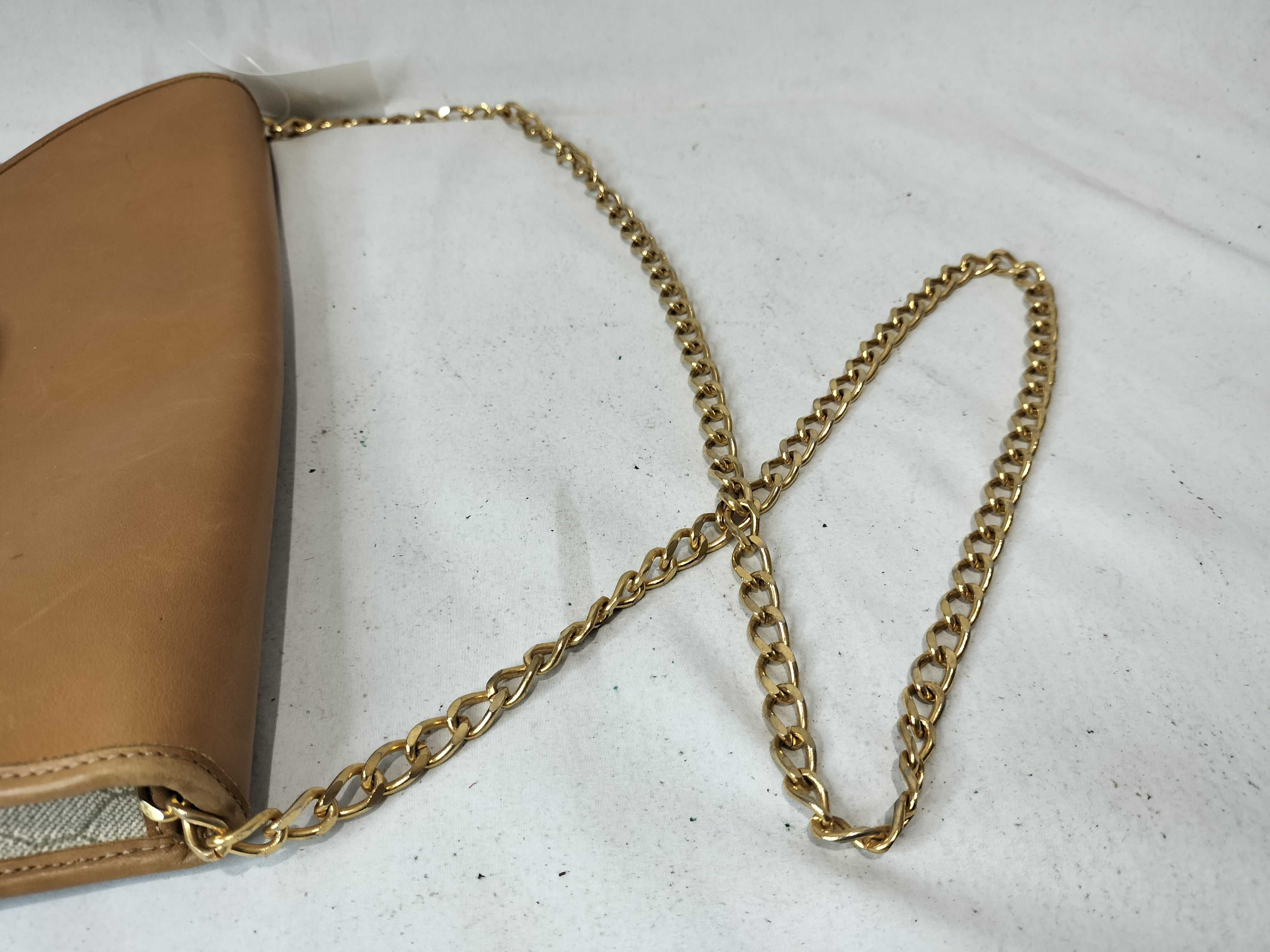 Honeycomb Vintage Gold Chain Shoulder Bag — view 4