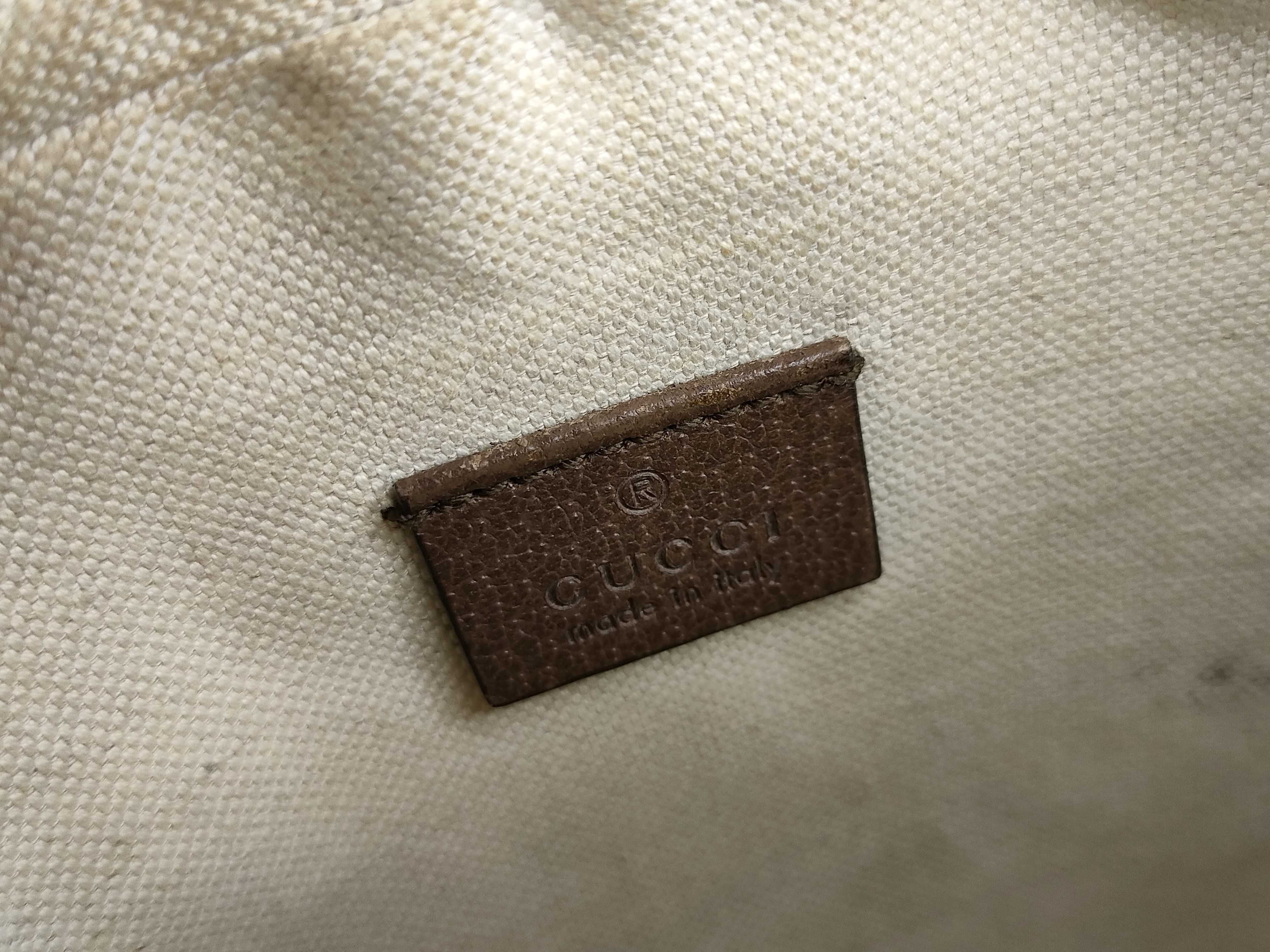 GG Supreme Shoulder Bag — view 11