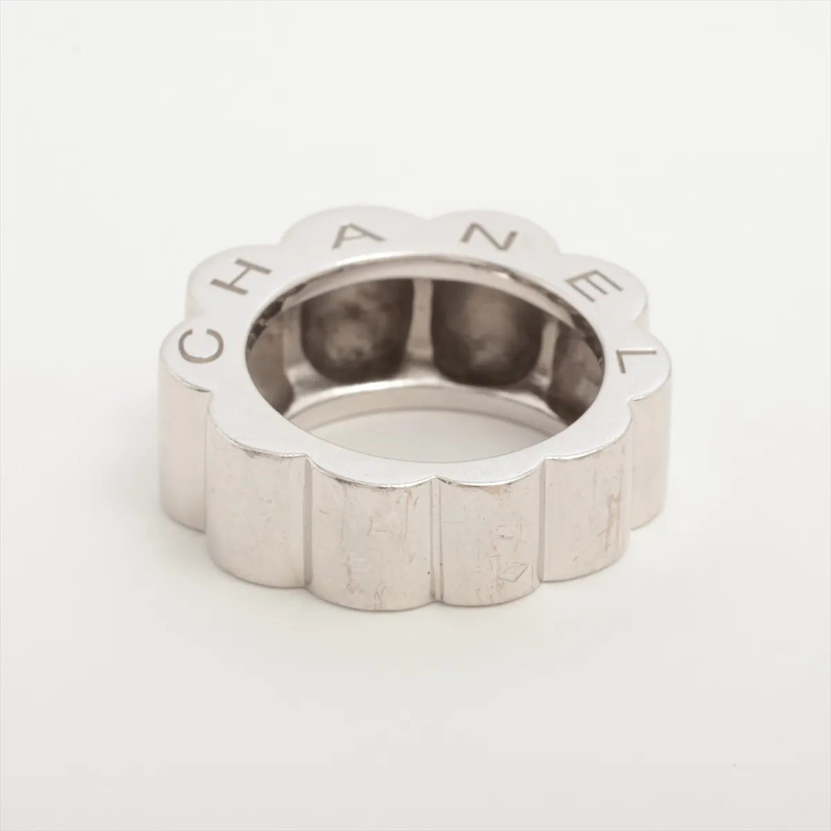 Profield Camellia Ring, 750 (WG), 16.6g, 1G1410, dents, damaged hallmark. — view 2