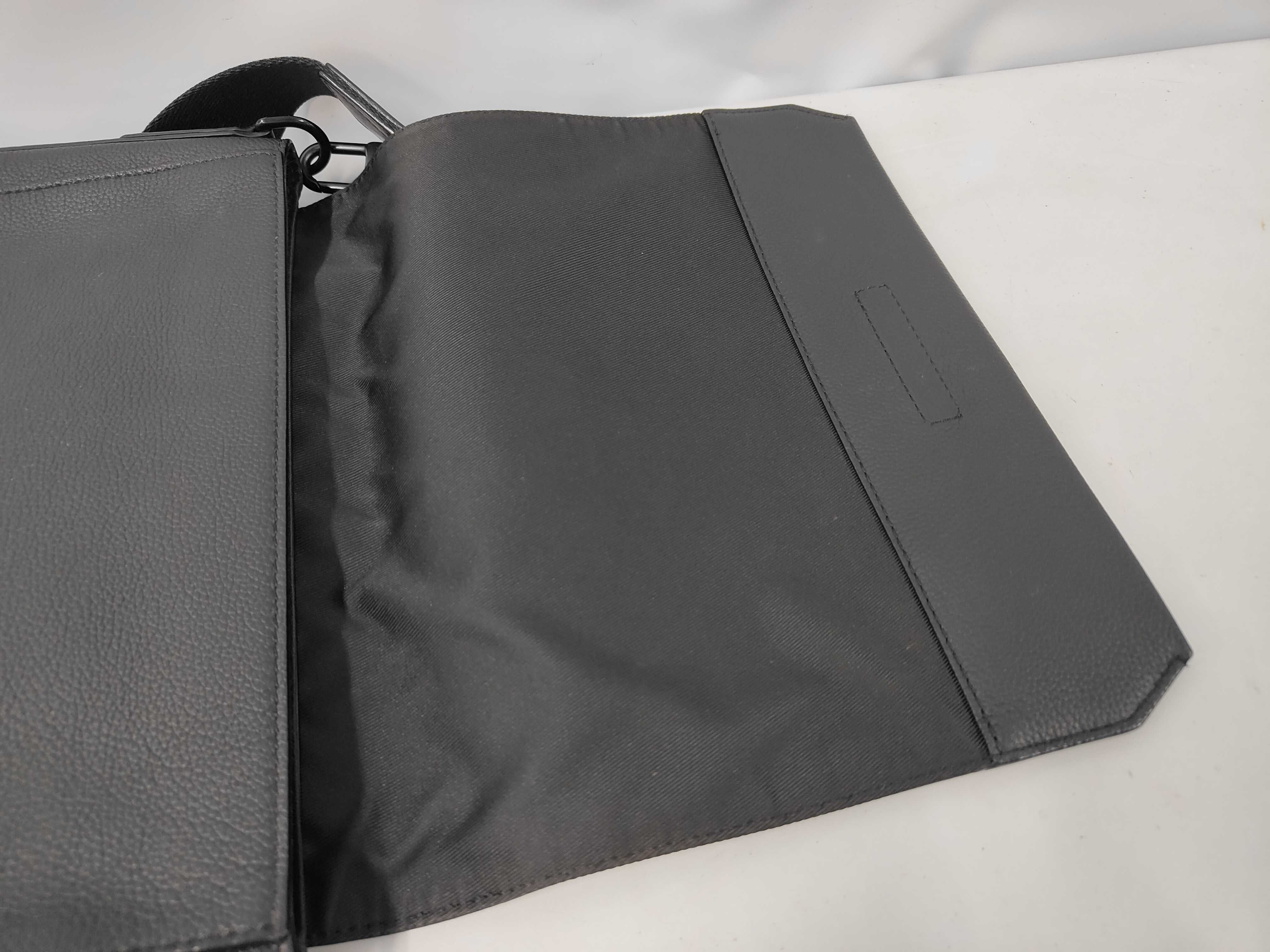 M57080 Takeoff Messenger Shoulder Bag — view 8