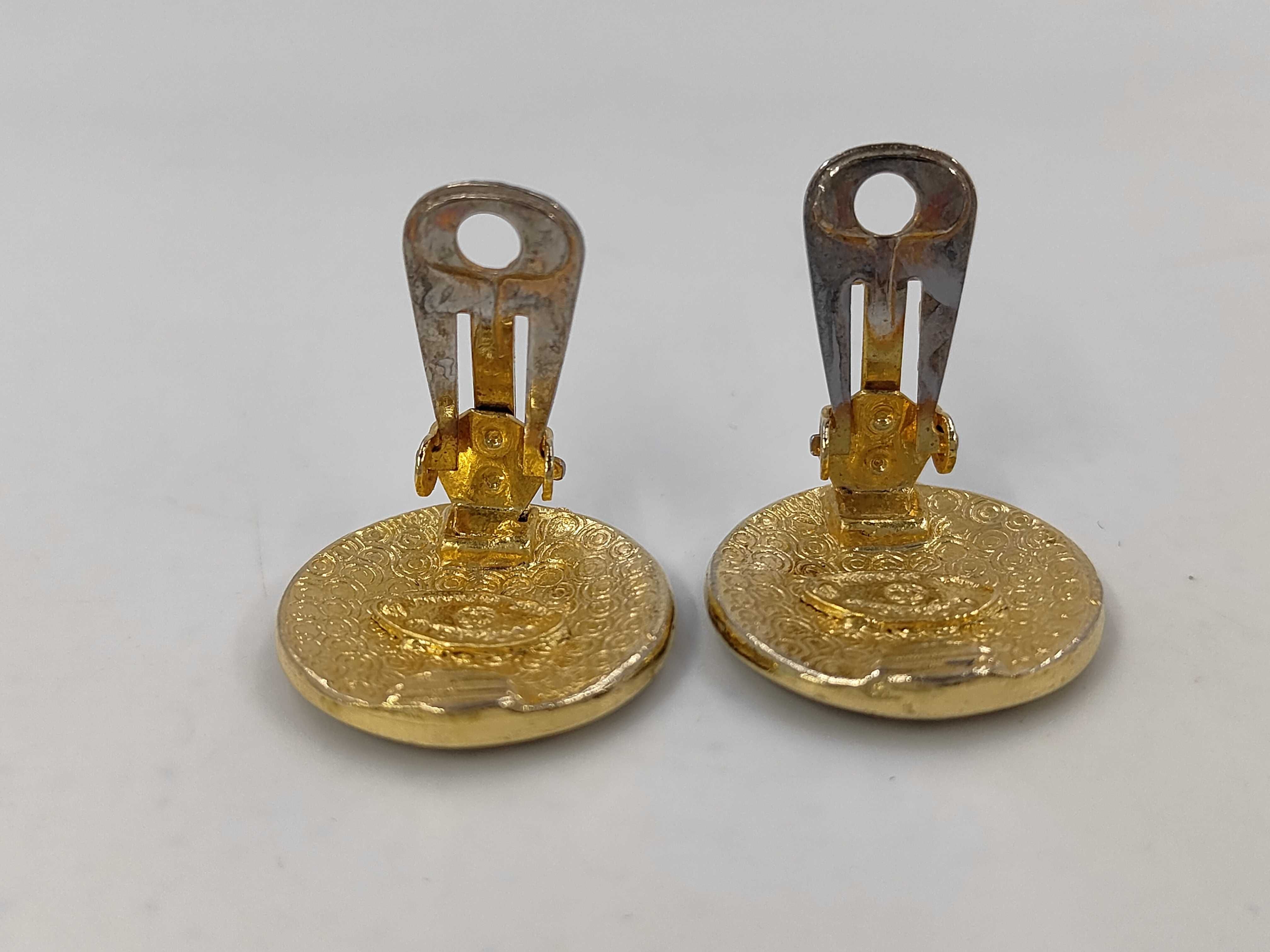 GP round earrings with logo and rice — view 2
