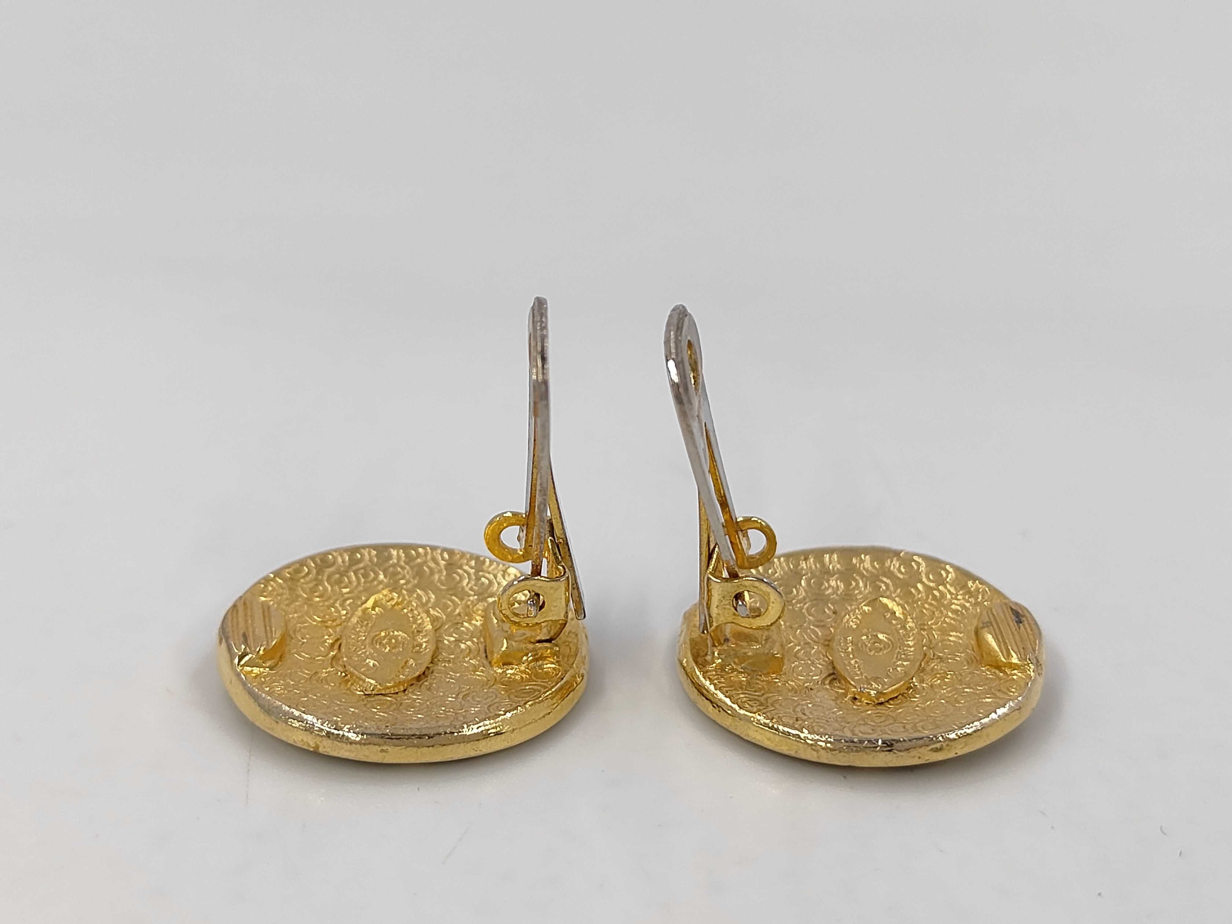 GP round earrings with logo and rice — view 3