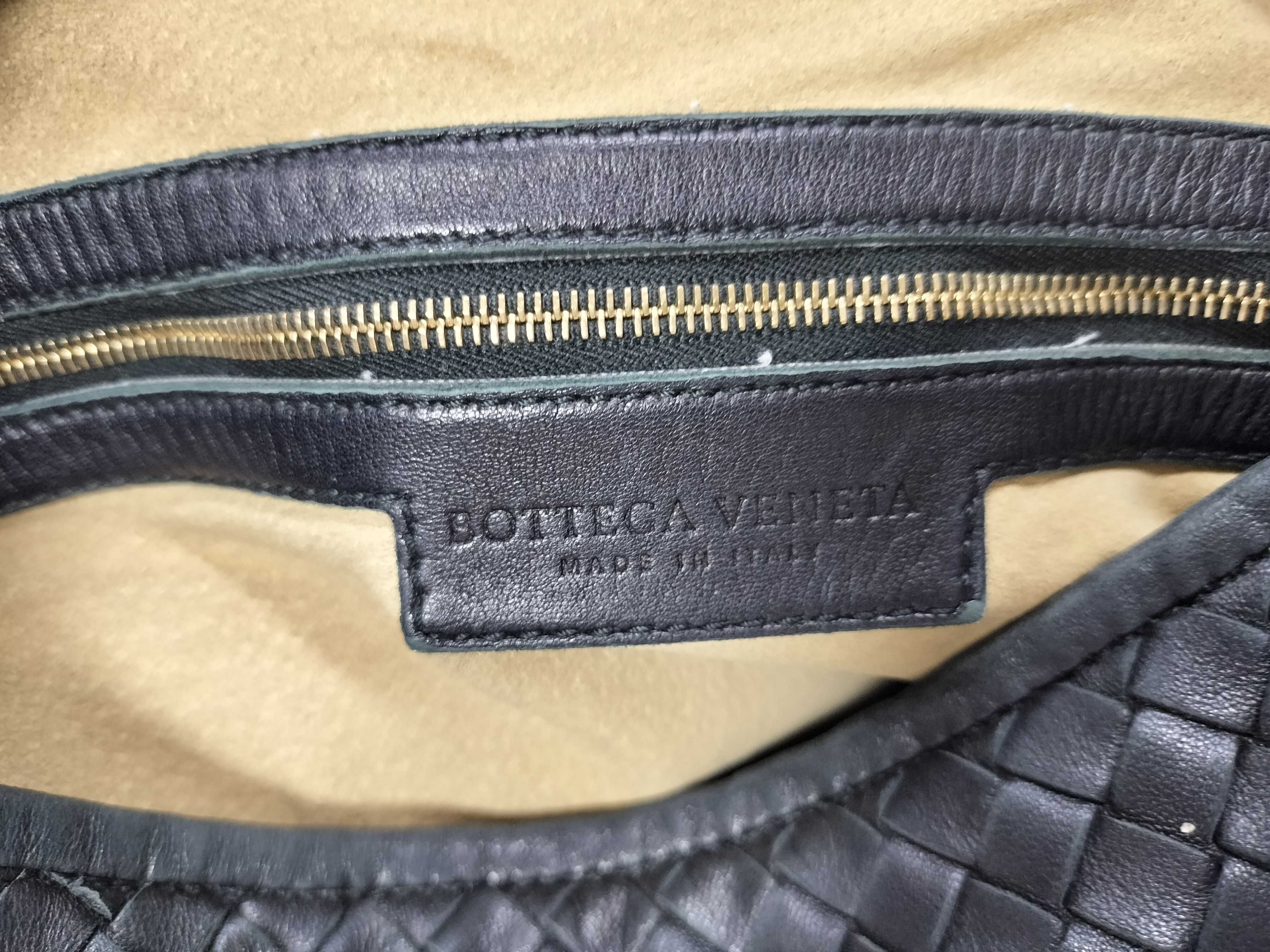 Intrecciato Hobo Hand Black Shoulder Bag — view 12
