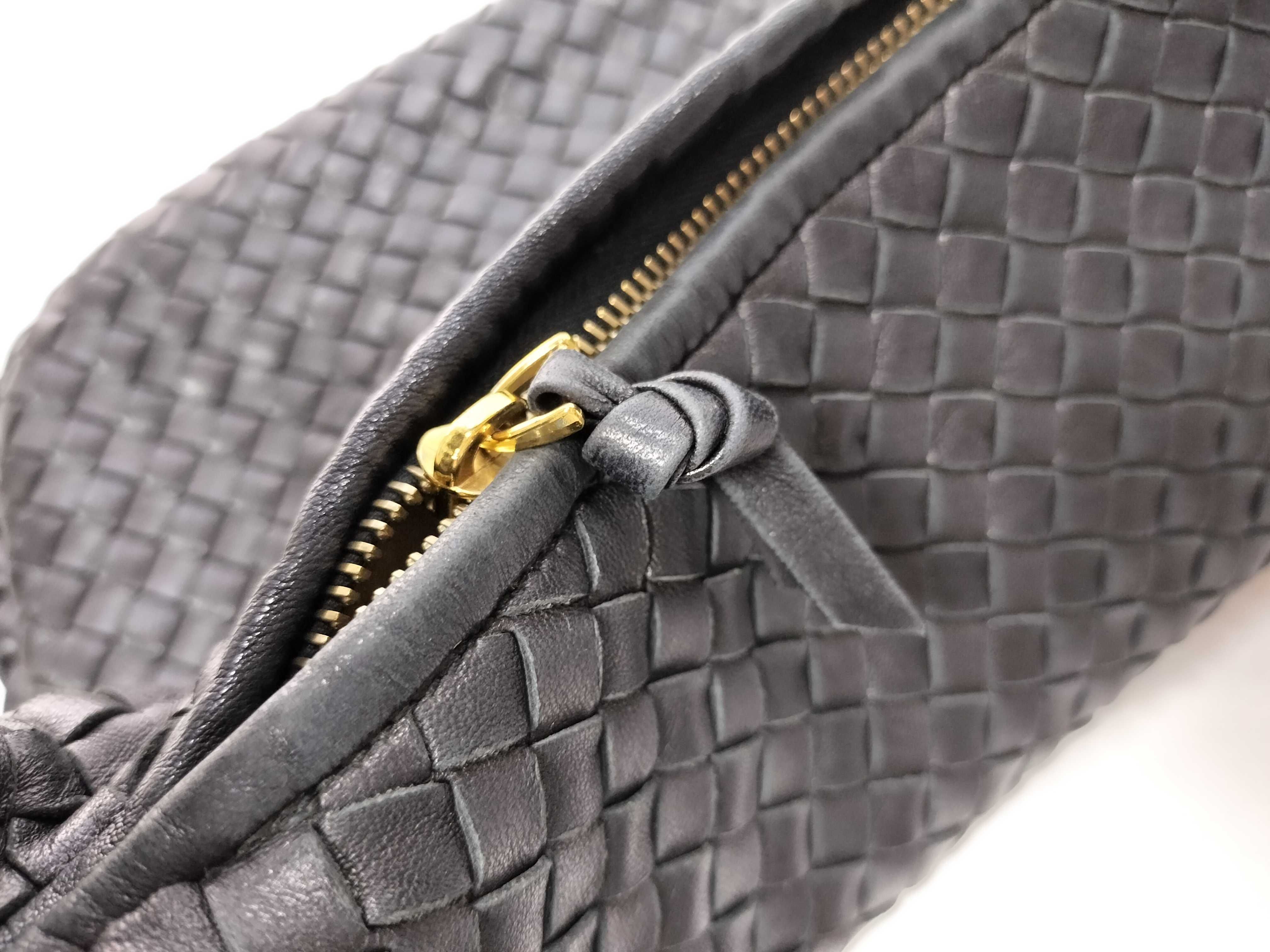 Intrecciato Hobo Hand Black Shoulder Bag — view 13