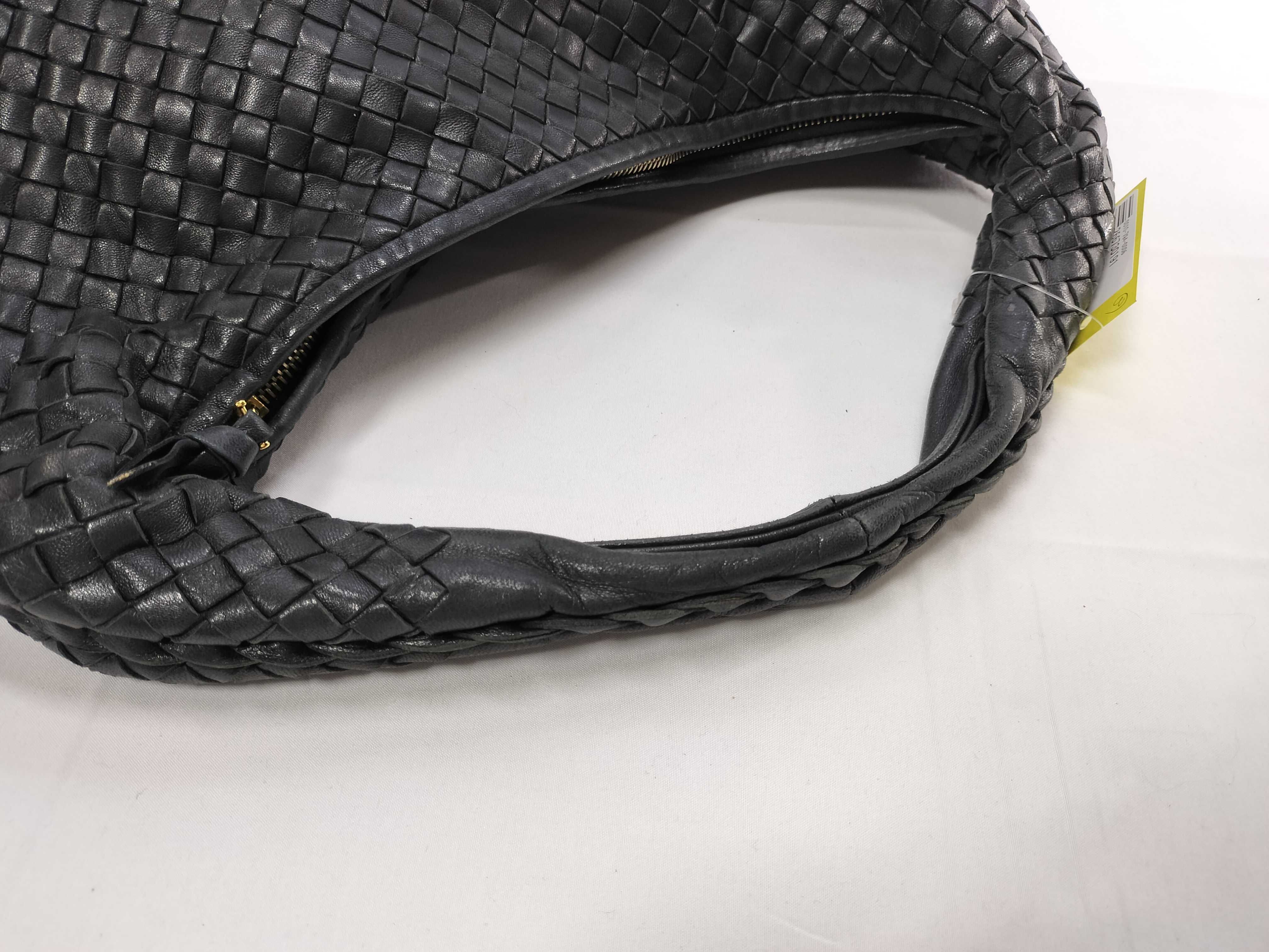 Intrecciato Hobo Hand Black Shoulder Bag — view 3