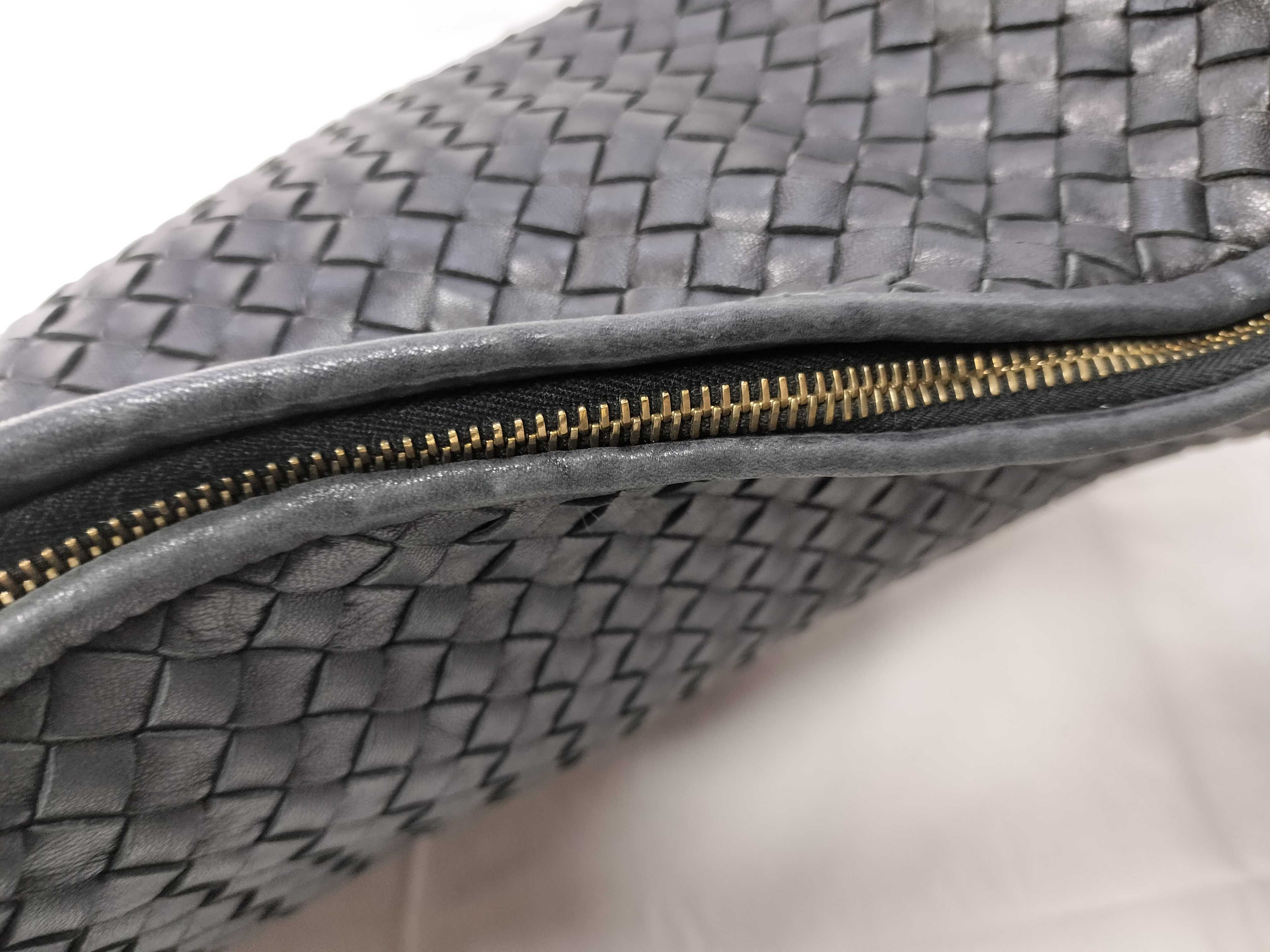 Intrecciato Hobo Hand Black Shoulder Bag — view 5