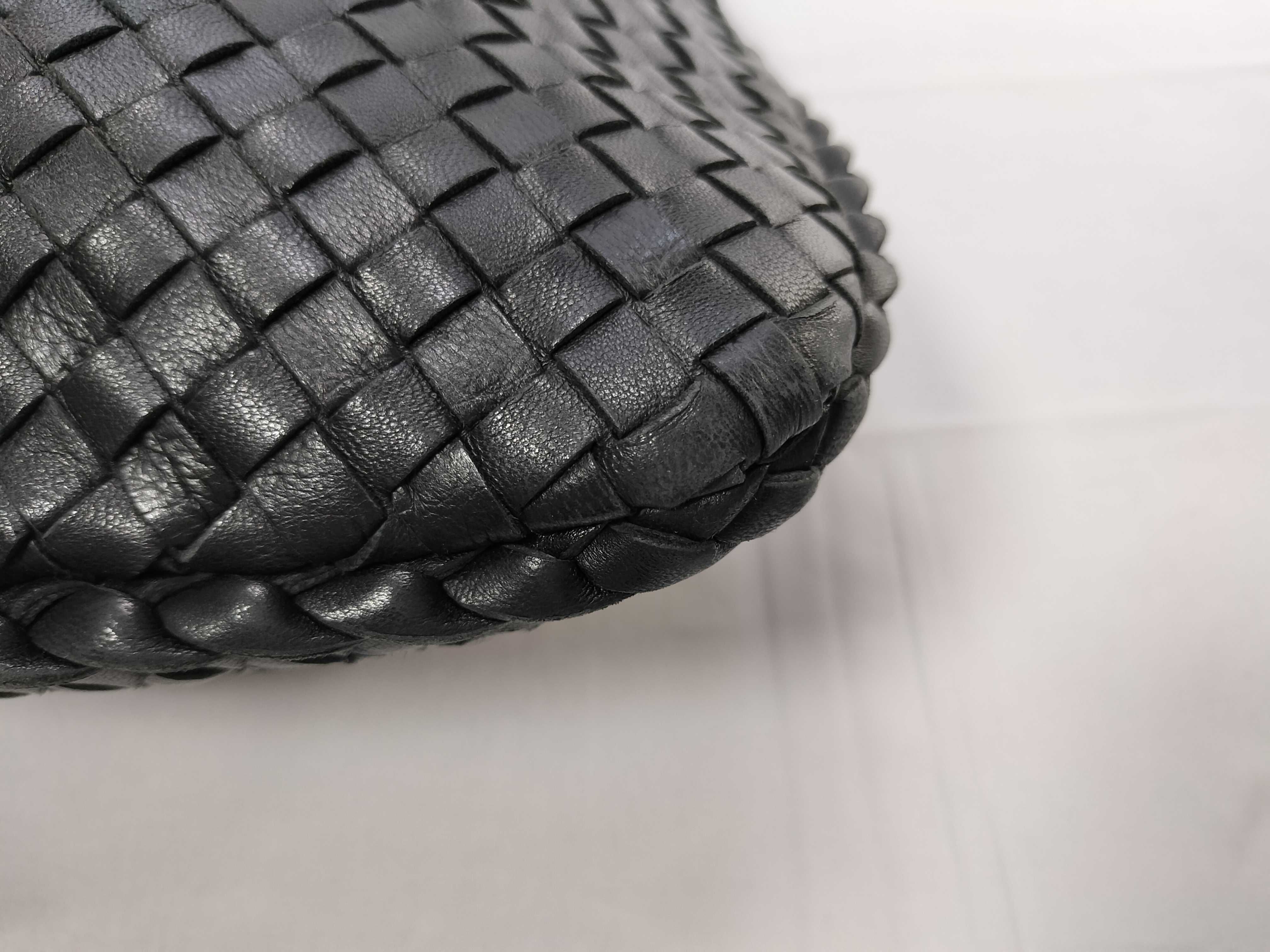Intrecciato Hobo Hand Black Shoulder Bag — view 7
