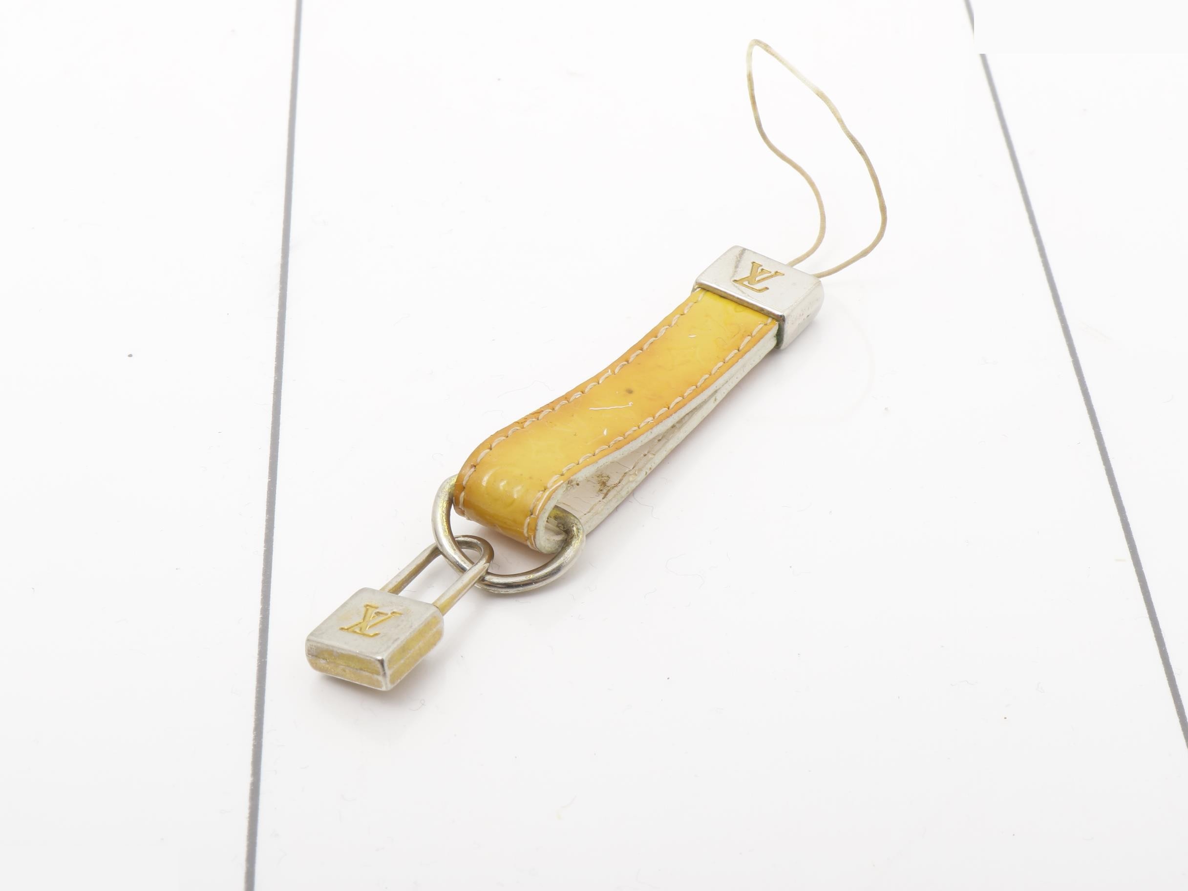 Vernis Strap