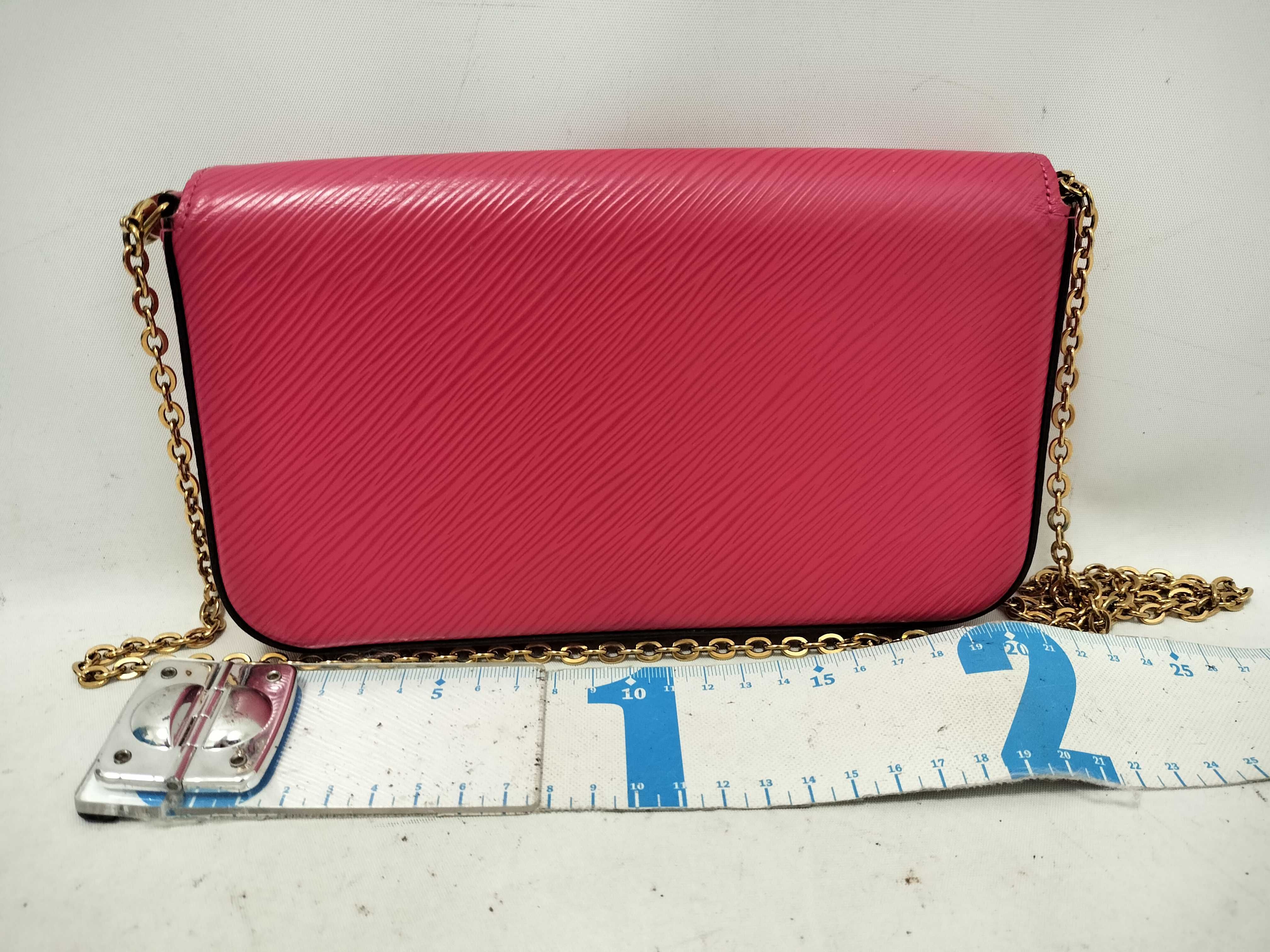 Epi Louis Vuitton M62614 Chain Shoulder Bag Wallet Long Wallet Epi Shoulder Bag — view 2