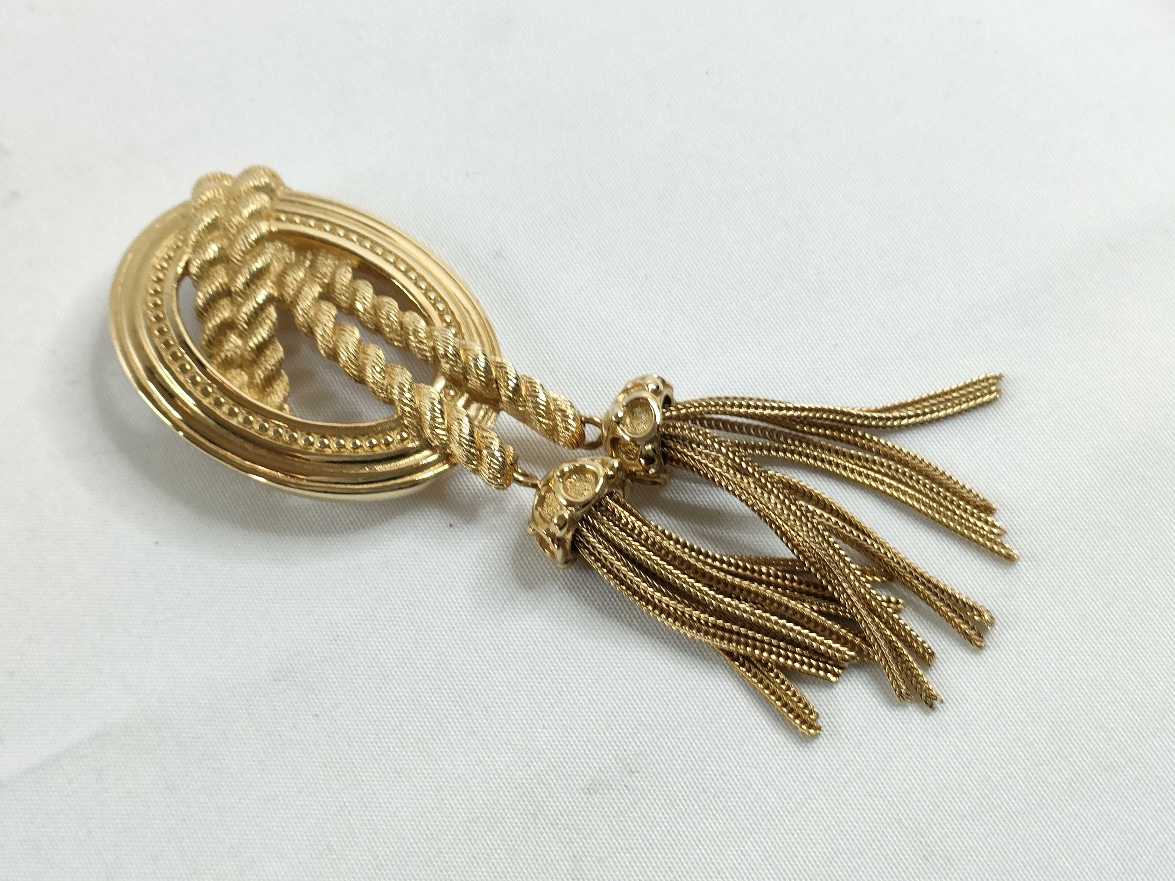 brooch