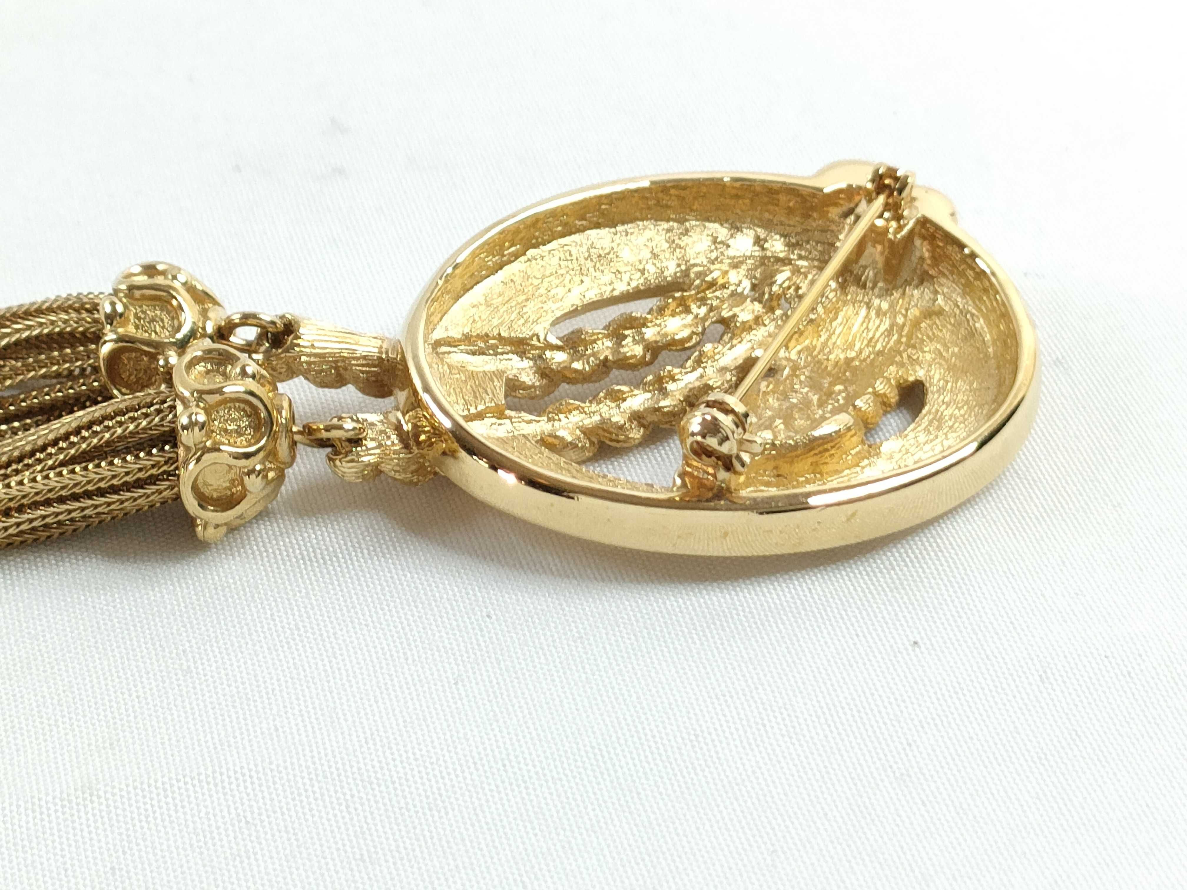 brooch — view 5