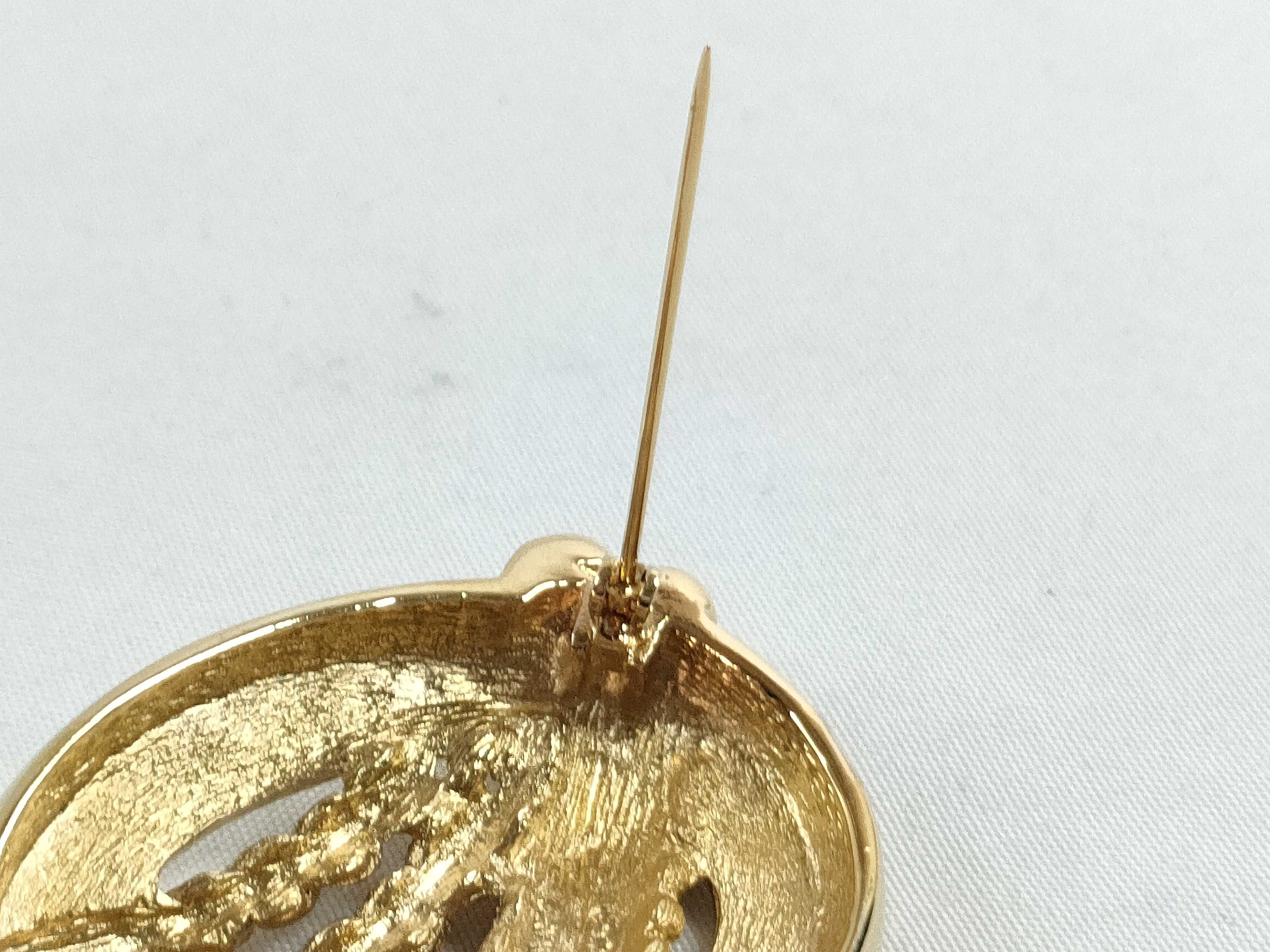 brooch — view 7