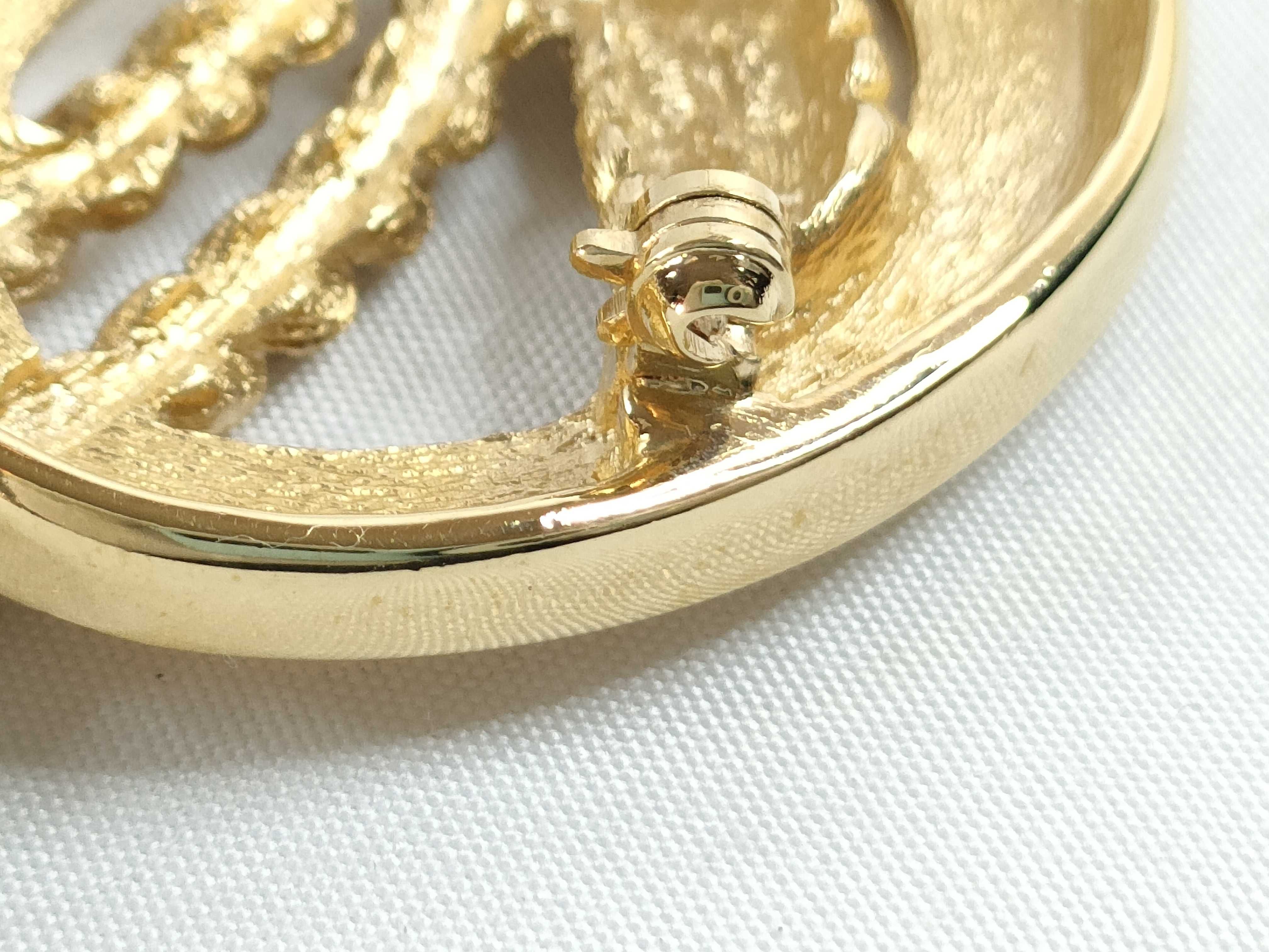 brooch — view 9