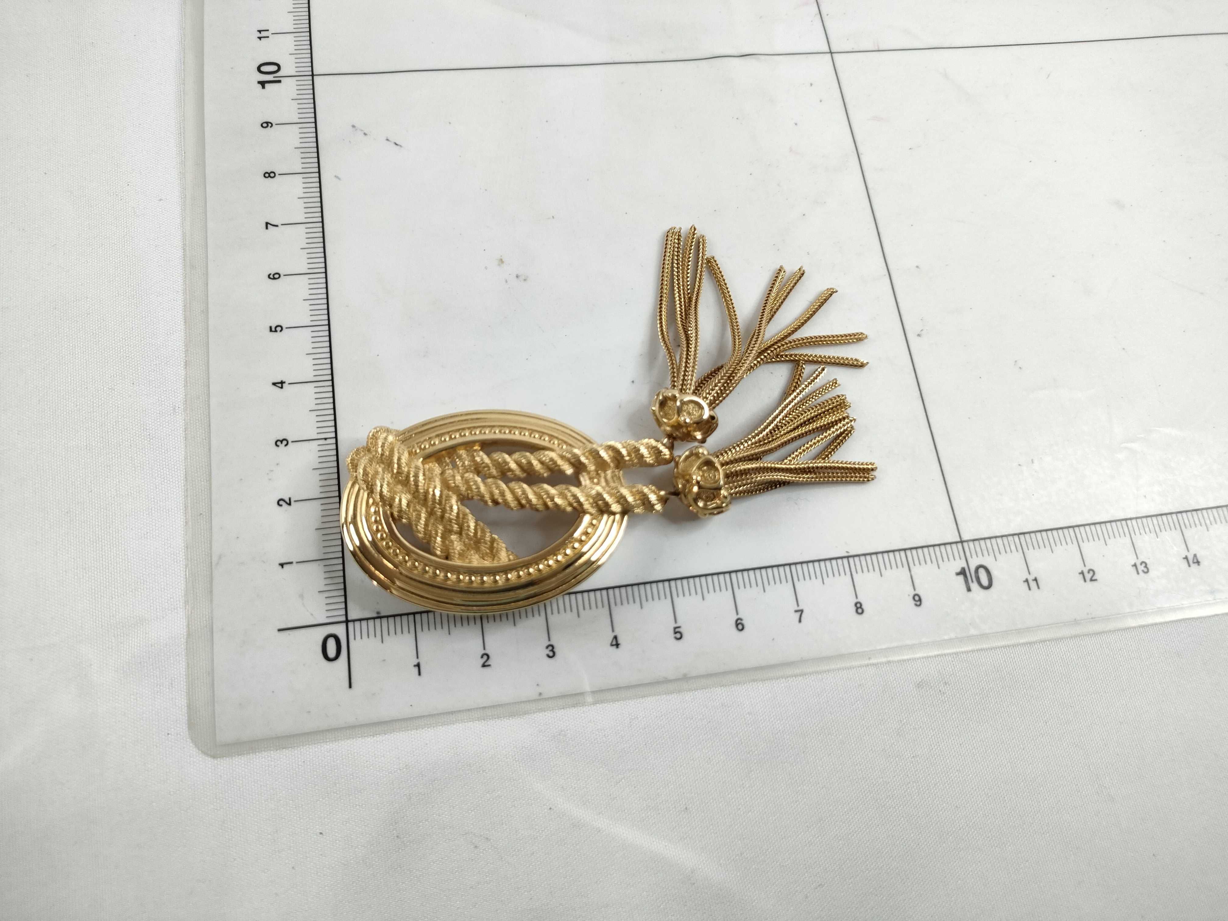 brooch — view 10
