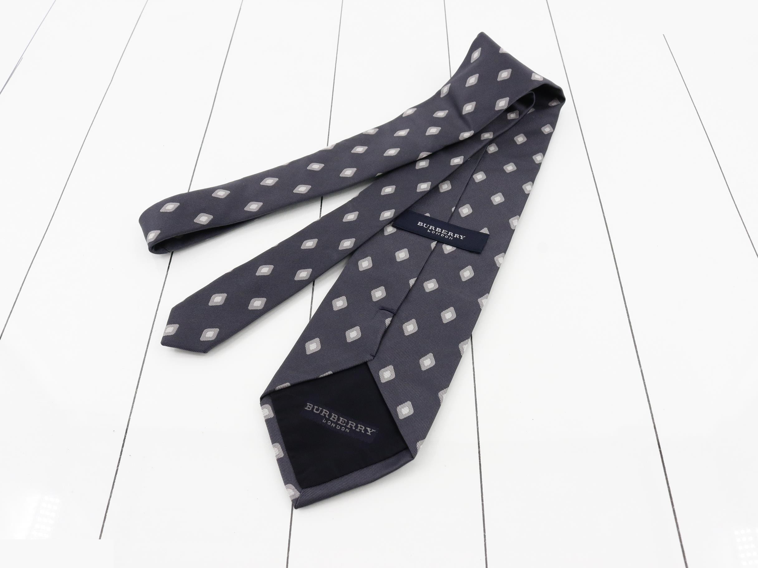 tie — view 2