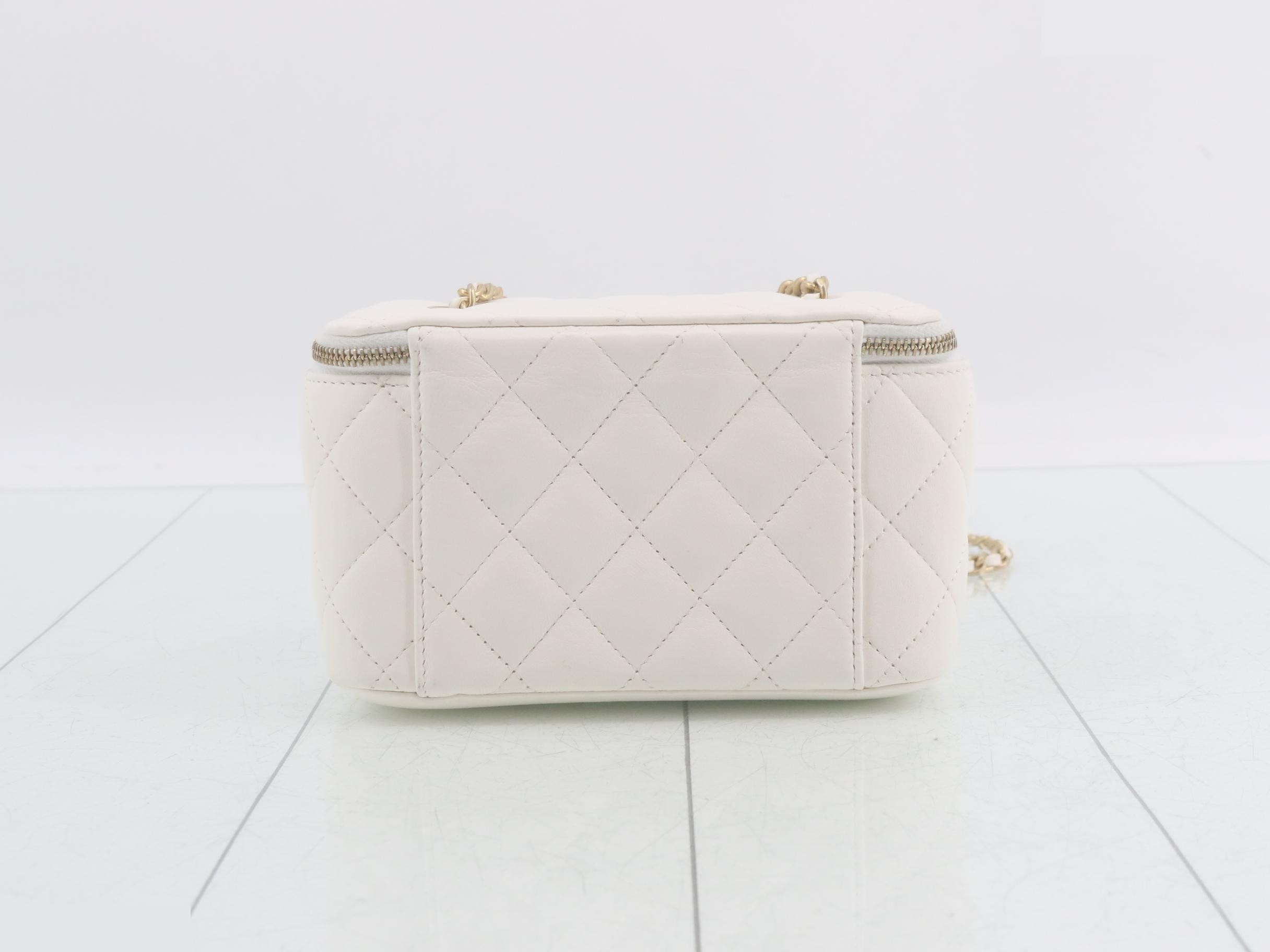 Matelassé Vanity Shoulder Bag, Series 31 — view 2
