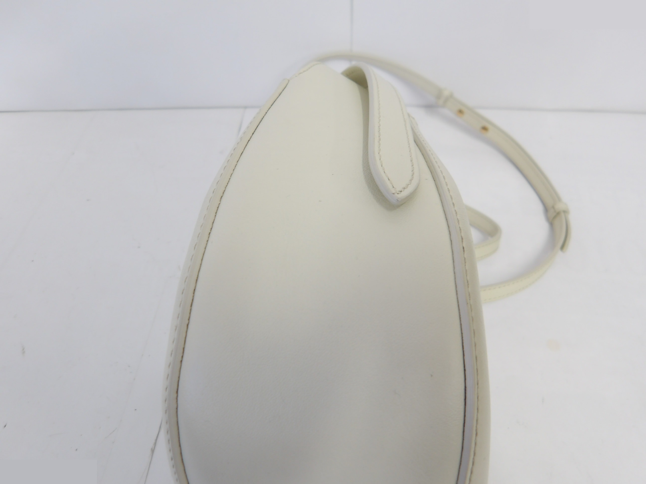 Kiss handbag with strap, 2-way bag, gold hardware. — view 10