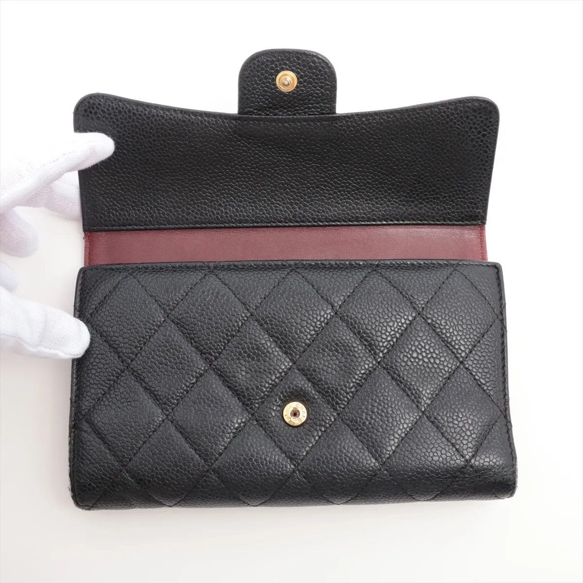 Matelasse caviar skin long wallet black gold hardware 16201772 — view 3