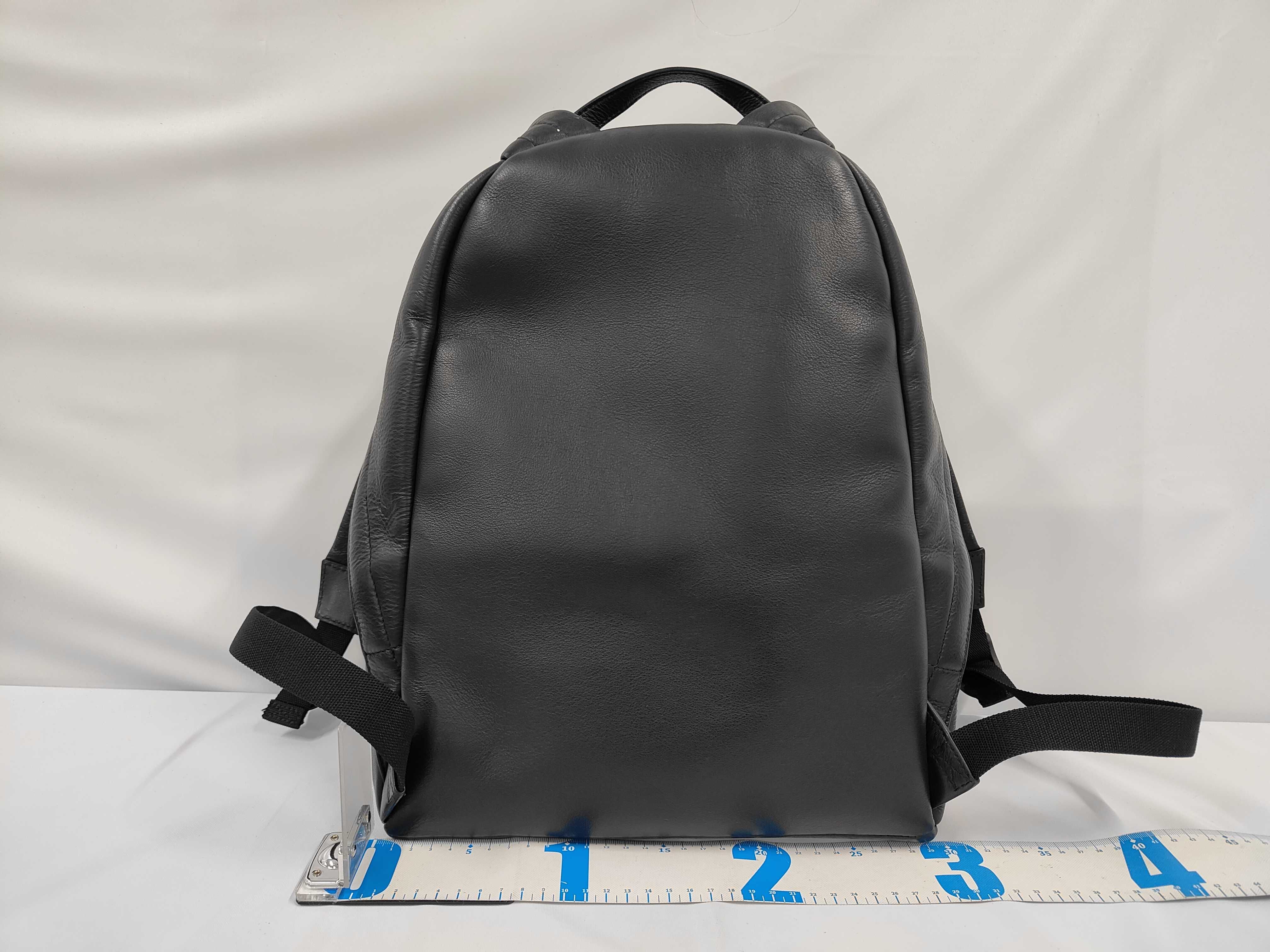 Everyday Leather Backpack/Rucksack, Black, 552374. Accessories: Dust bag. — view 2