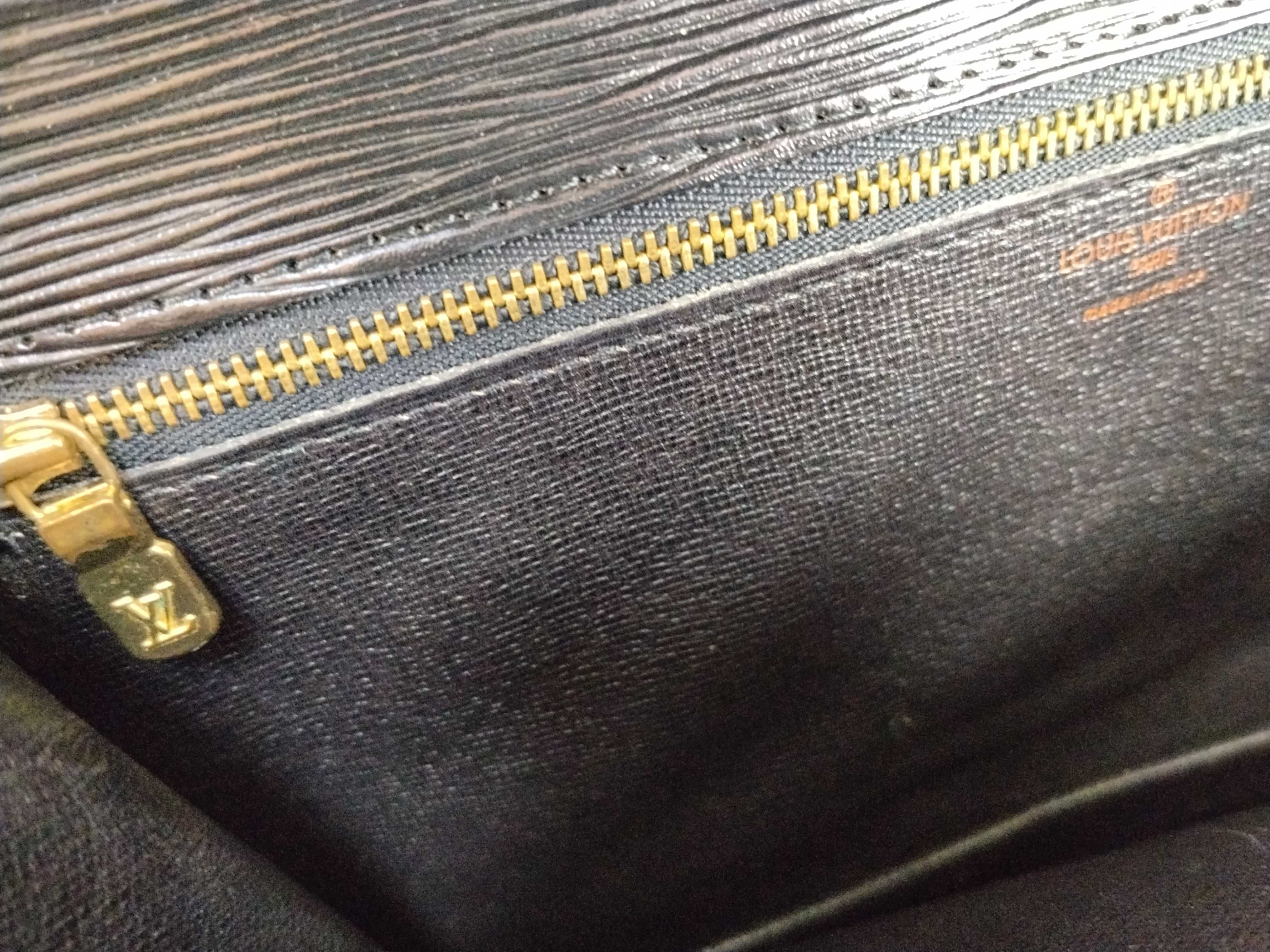 Epi Leather Louis Vuitton Epi Serie Dragonne 52612 Second Bag — view 12