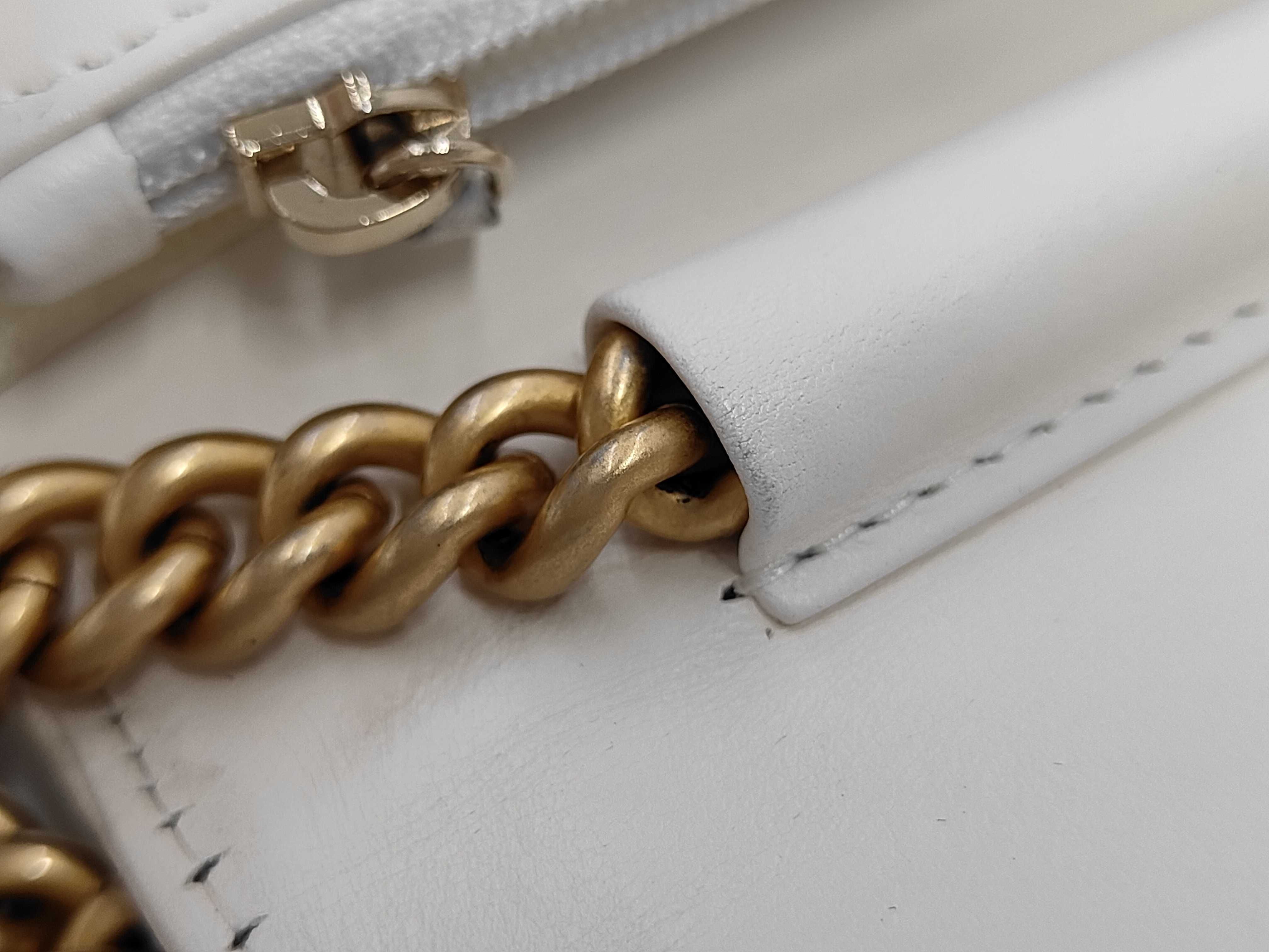 Boy Caviar Skin White Serial Plate Chain Wallet Shoulder Bag — view 12