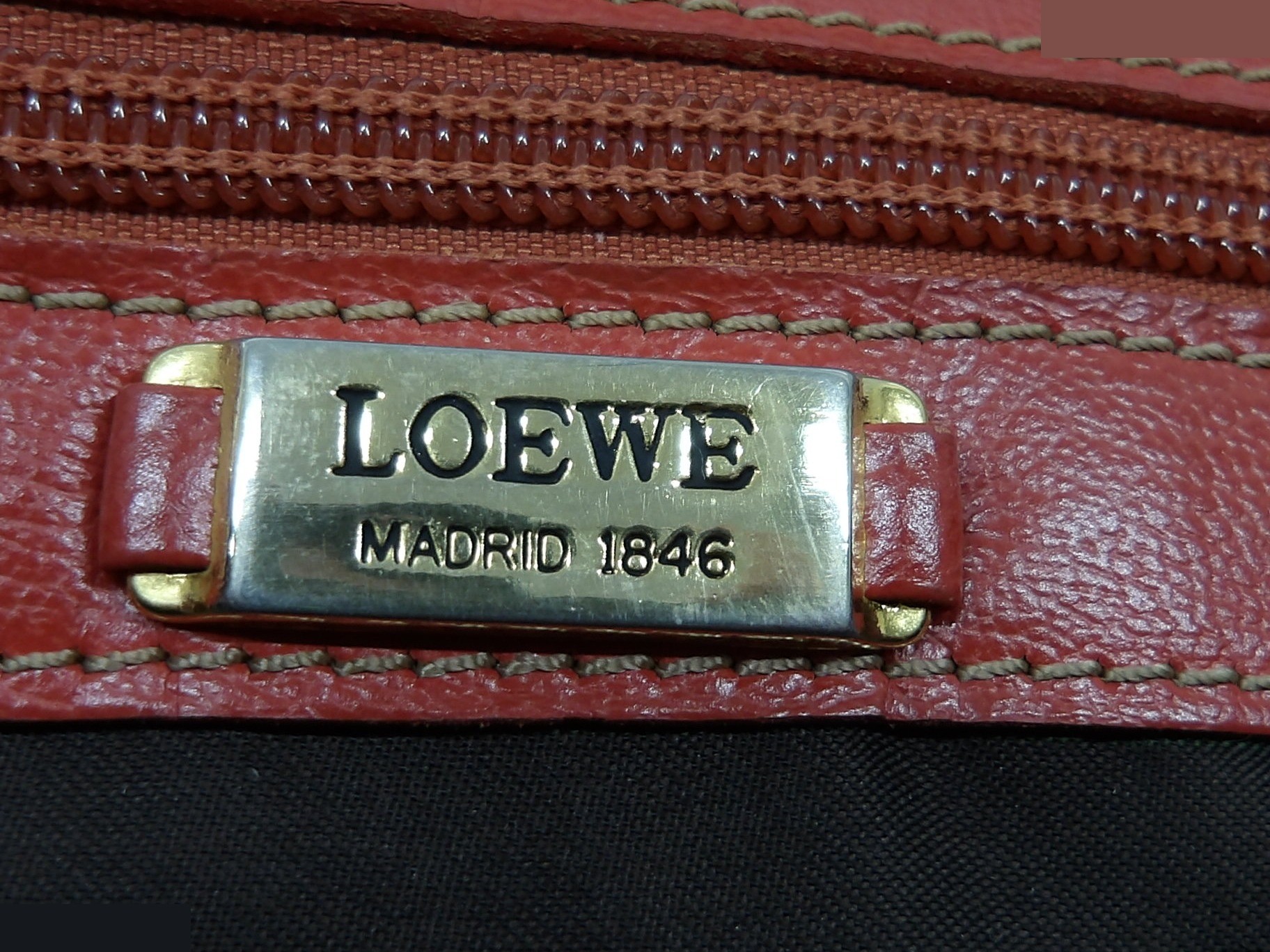 Velázquez handbag with strap, 2-way bag, twist design. — view 4