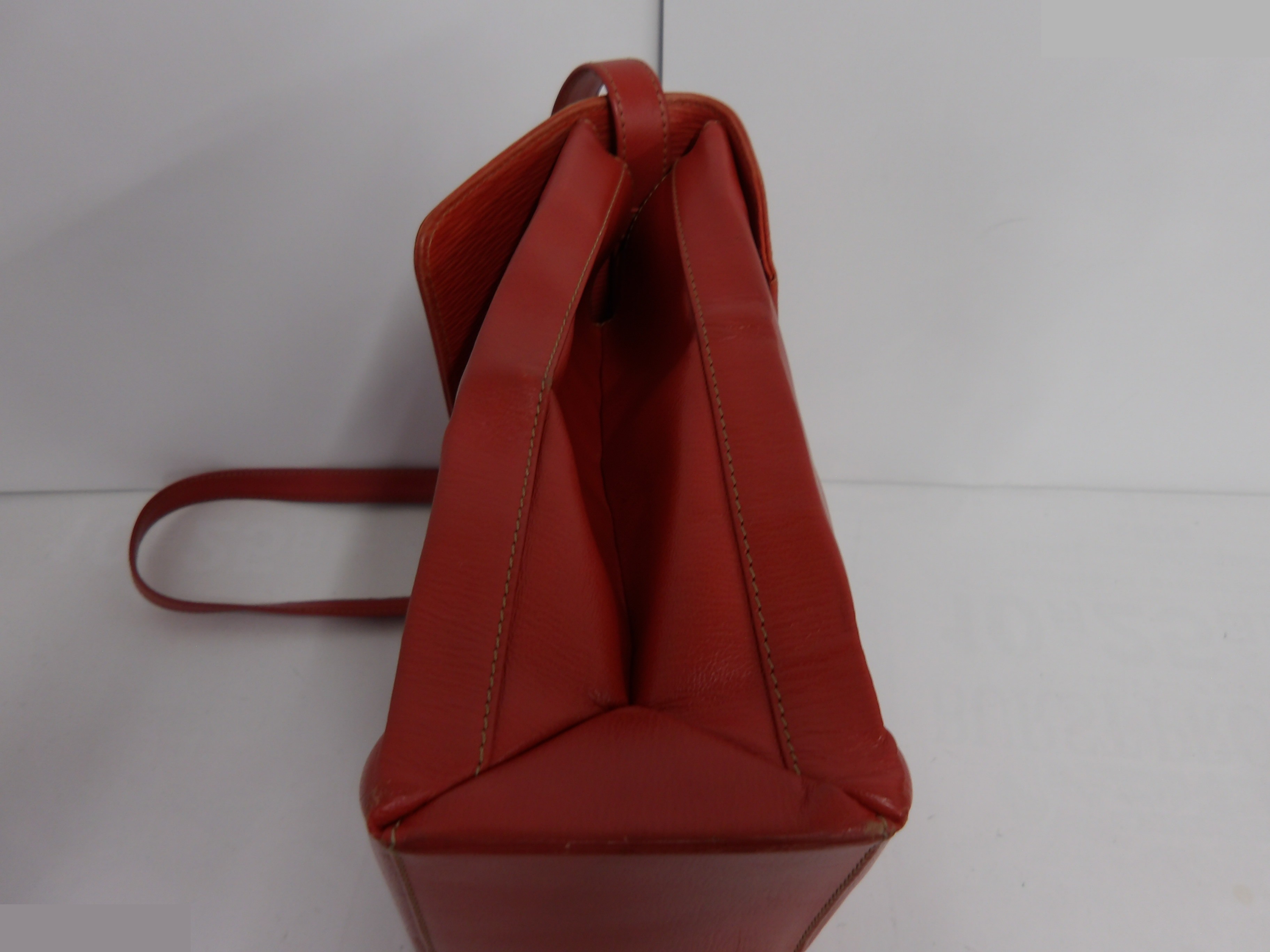 Velázquez handbag with strap, 2-way bag, twist design. — view 9