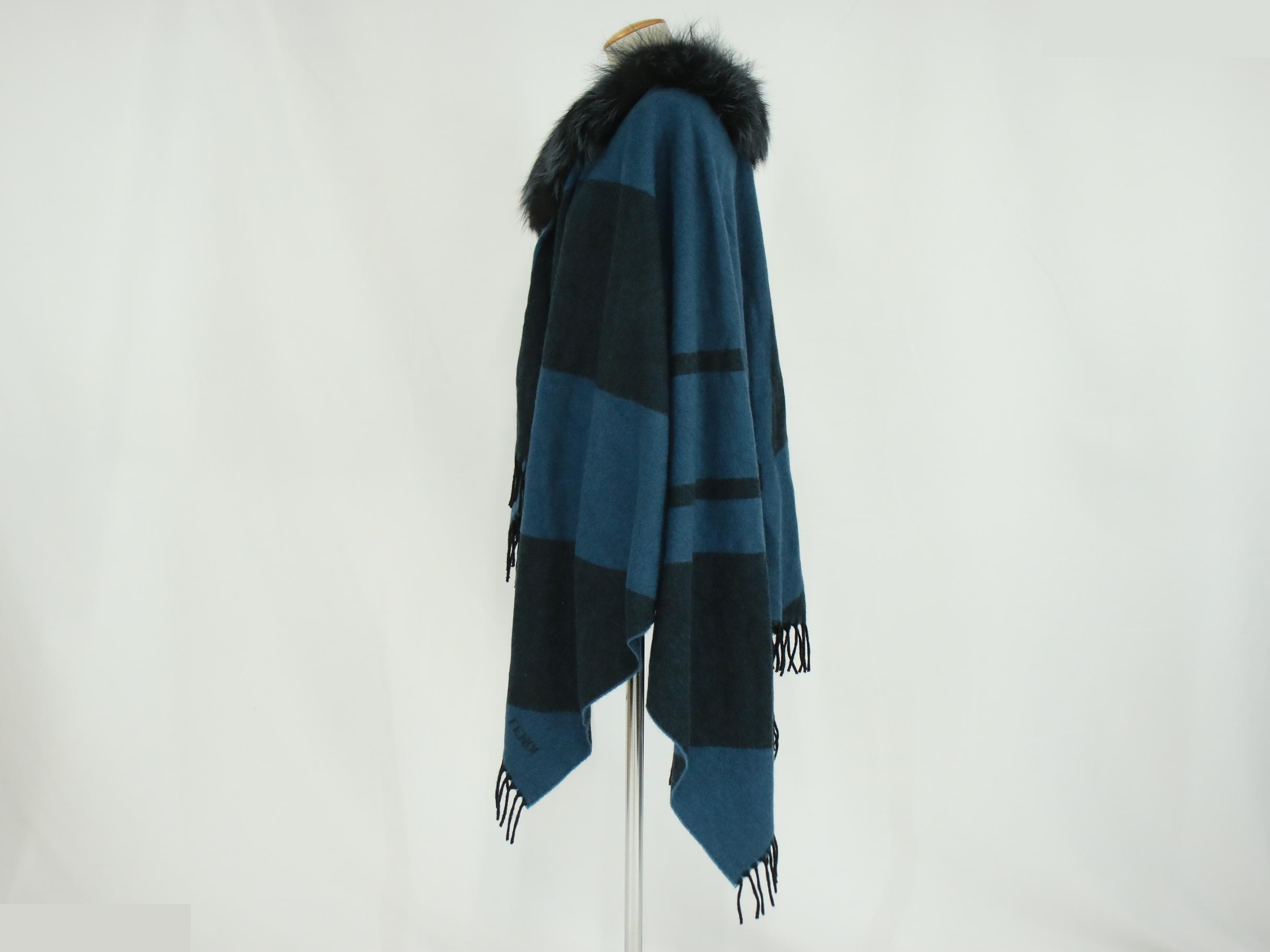 Other lines: accessories, small items, and shawls — view 2