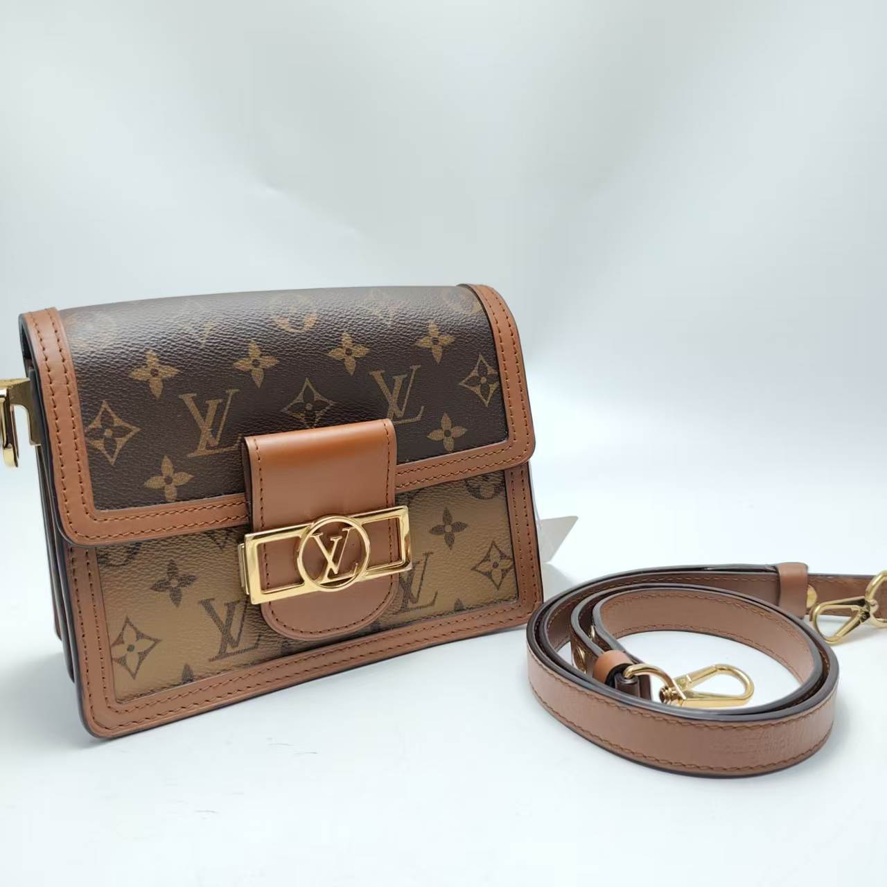 【*Shipped from: China*】LOUIS VUITTON Dauphine PU Shoulder Bag — view 2