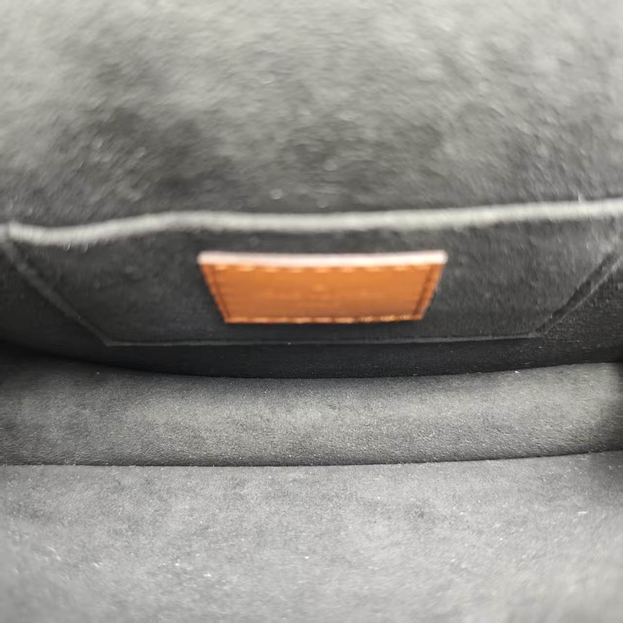 【*Shipped from: China*】LOUIS VUITTON Dauphine PU Shoulder Bag — view 9