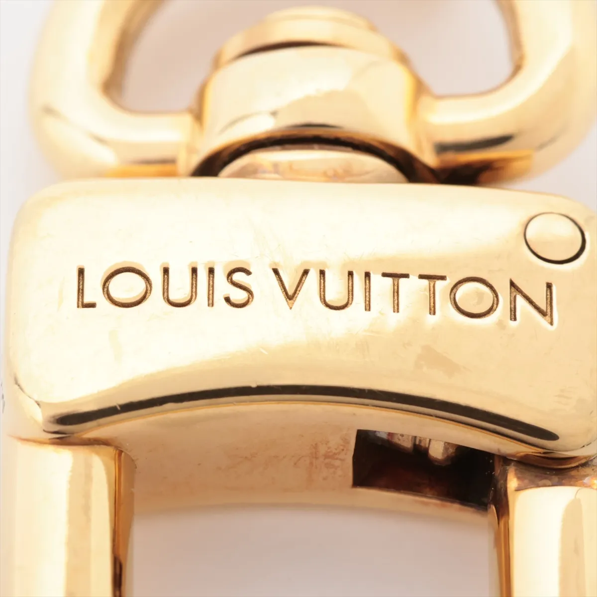 Bag Charm LV Heart AK2203 Bag Charm GP Gold x Pink — view 3
