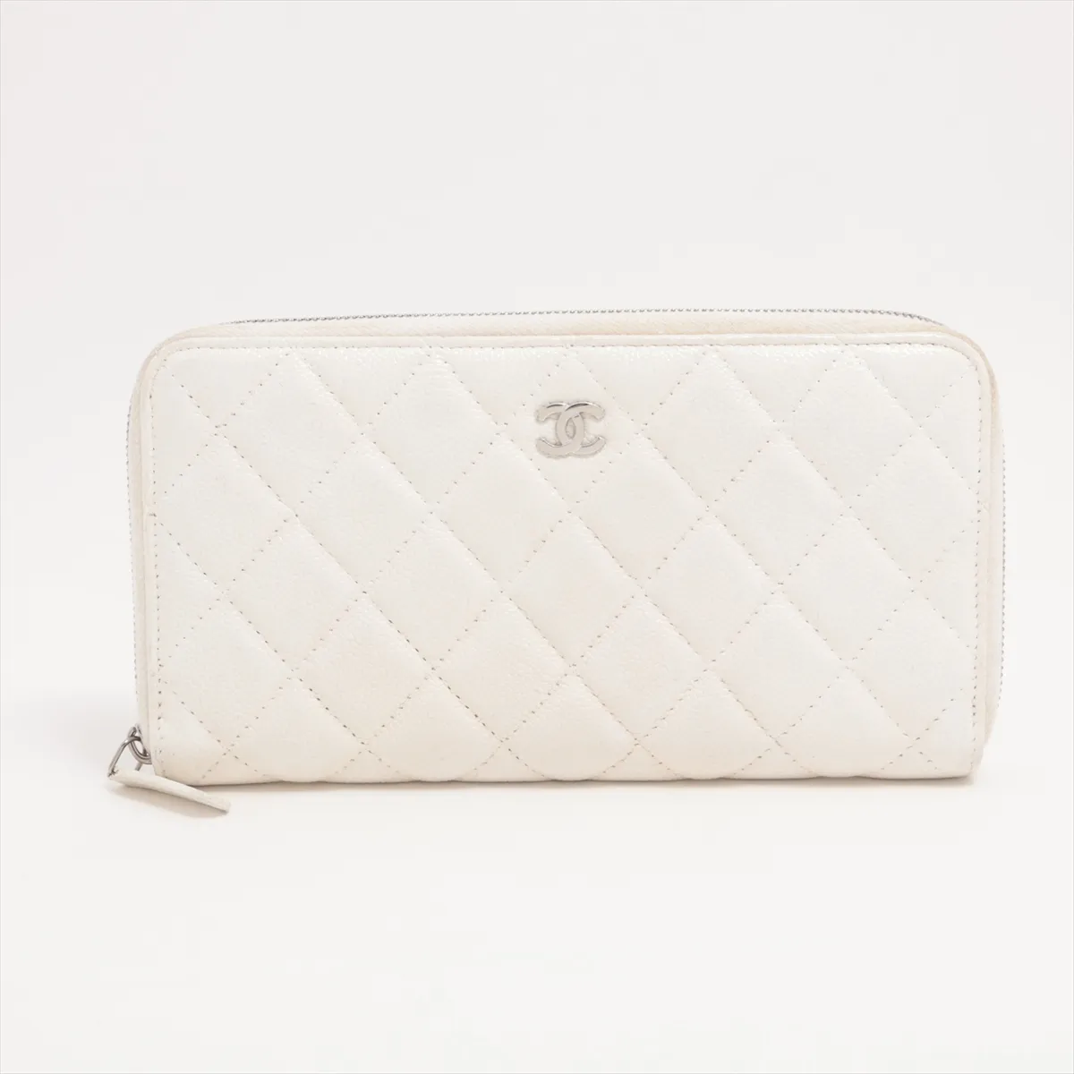 Matelasse caviar skin round zip wallet white silver hardware 30500064