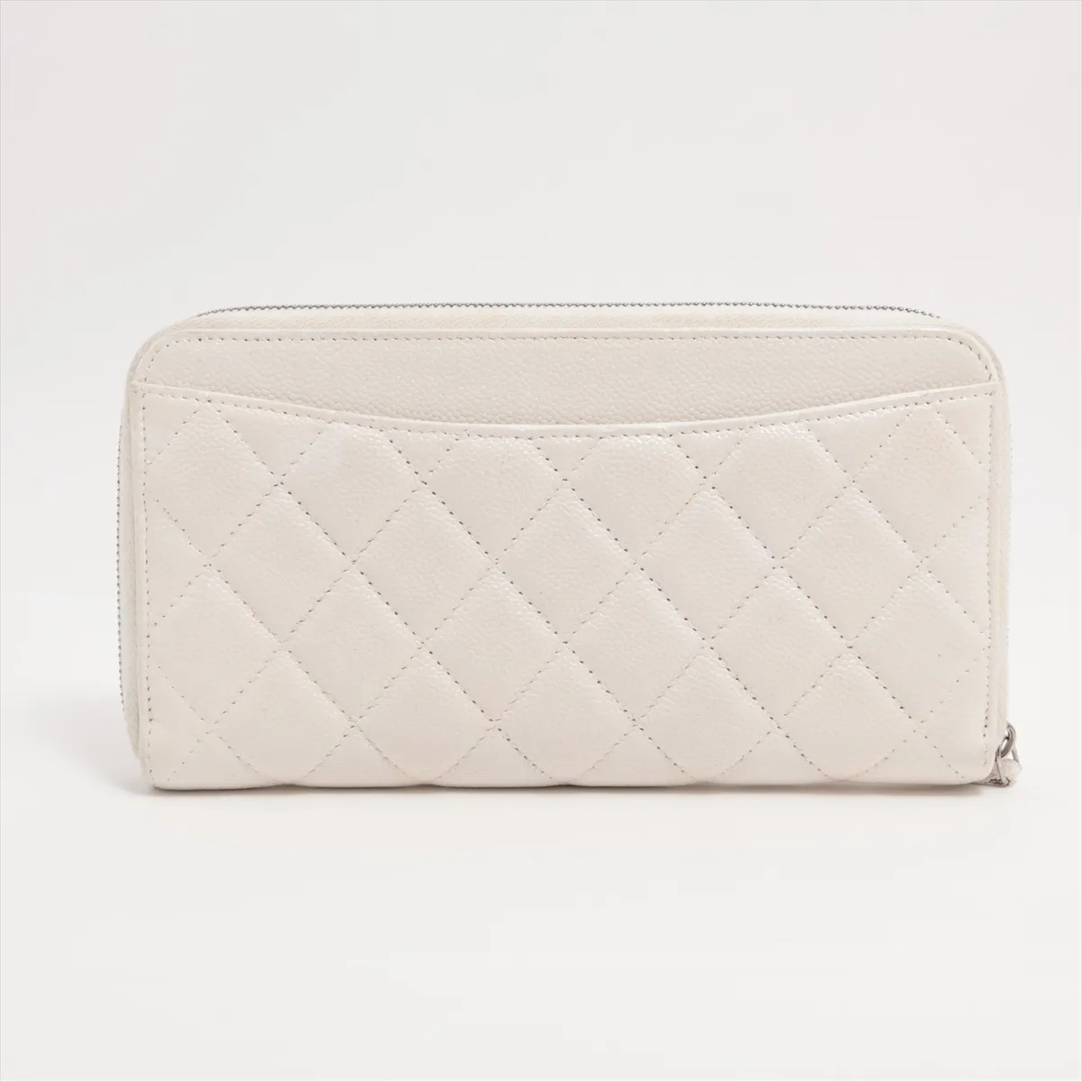 Matelasse caviar skin round zip wallet white silver hardware 30500064 — view 2