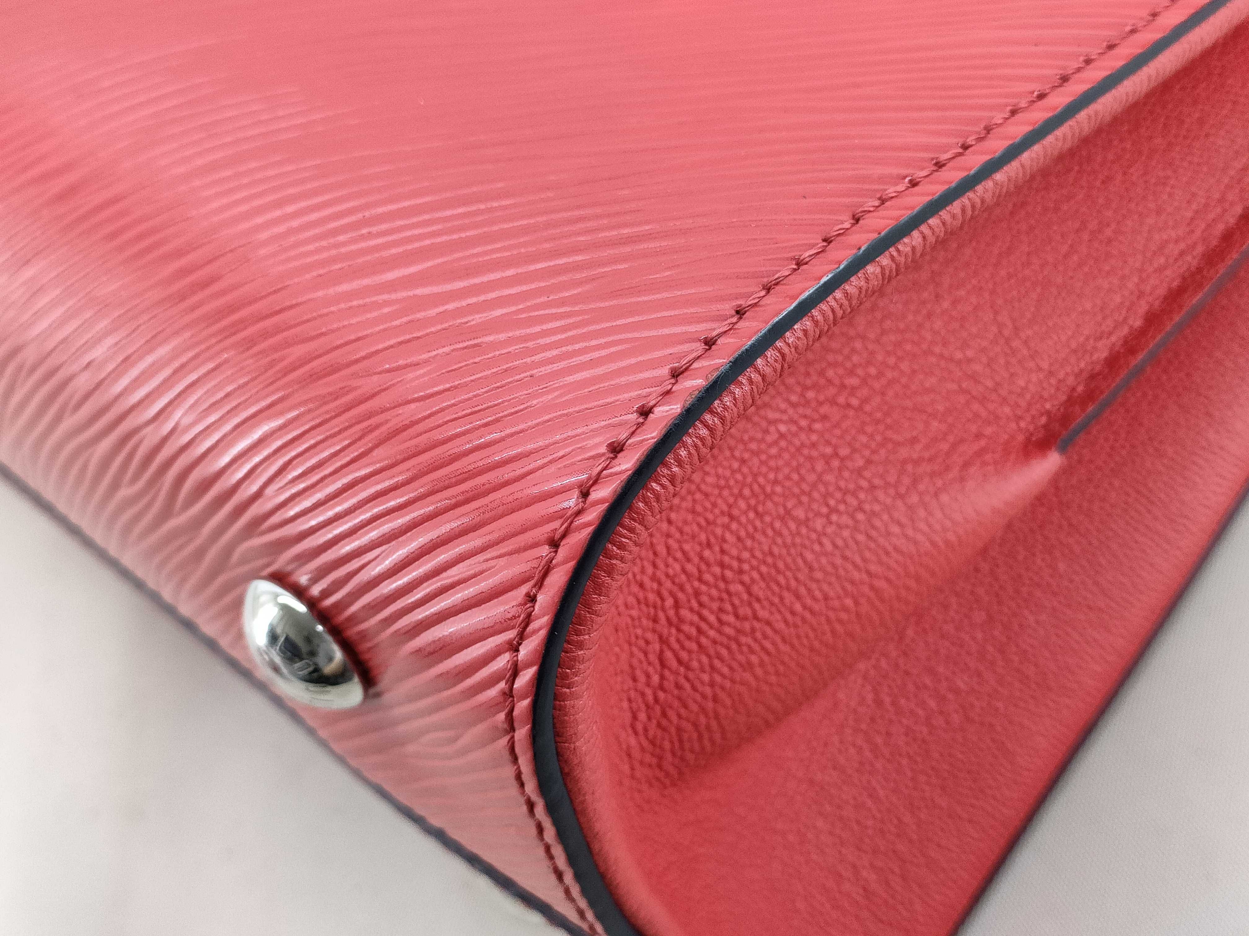 Epi LV Epi Twist Tote Coquelicot 2-Way Shoulder Handbag — view 4