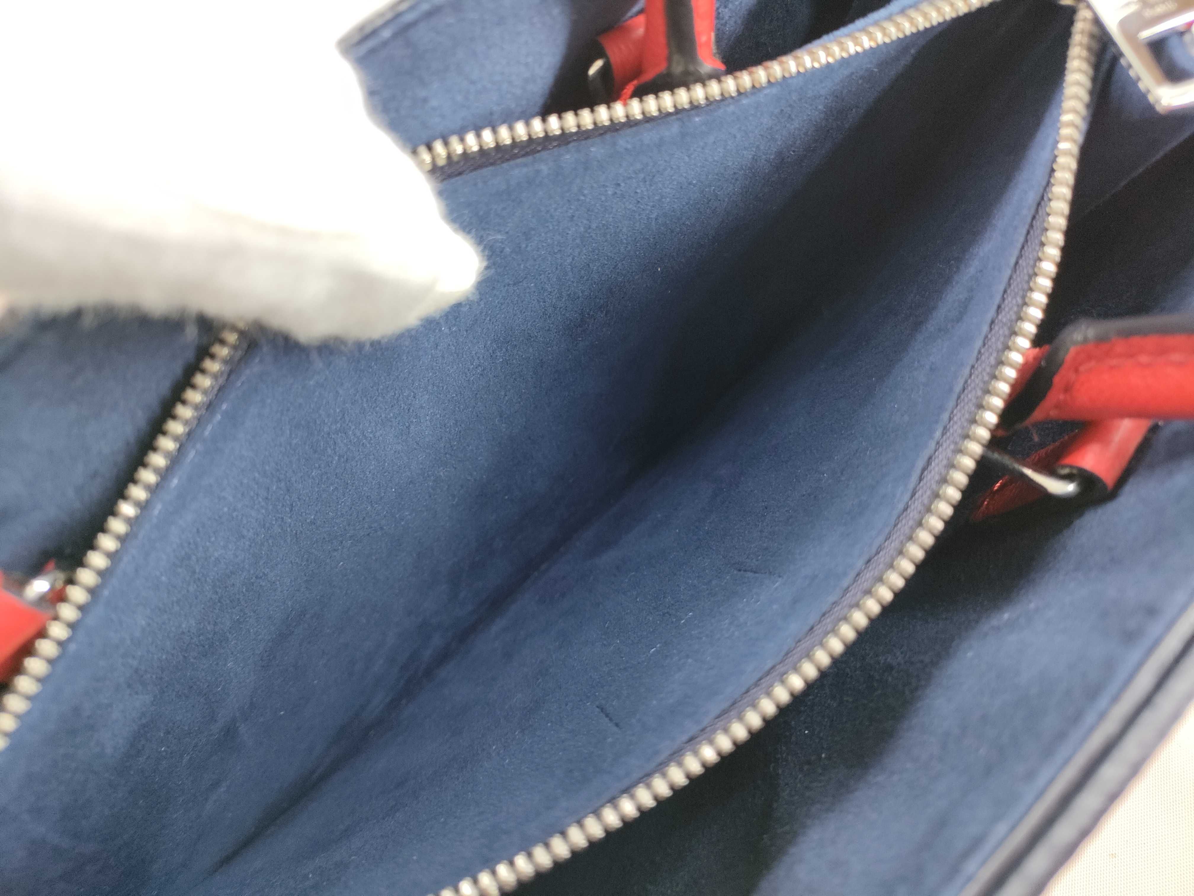 Epi LV Epi Twist Tote Coquelicot 2-Way Shoulder Handbag — view 9