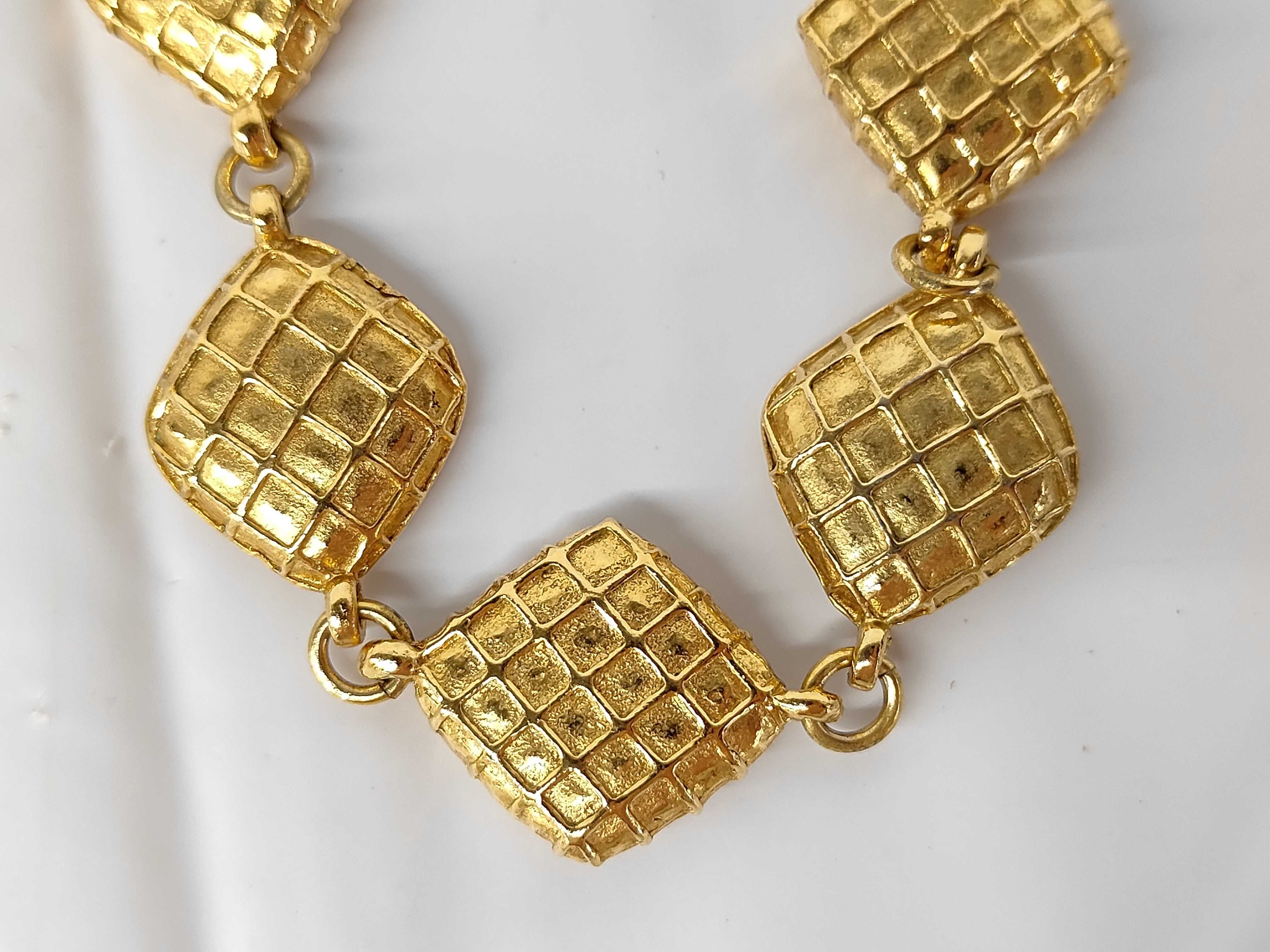 necklace — view 2