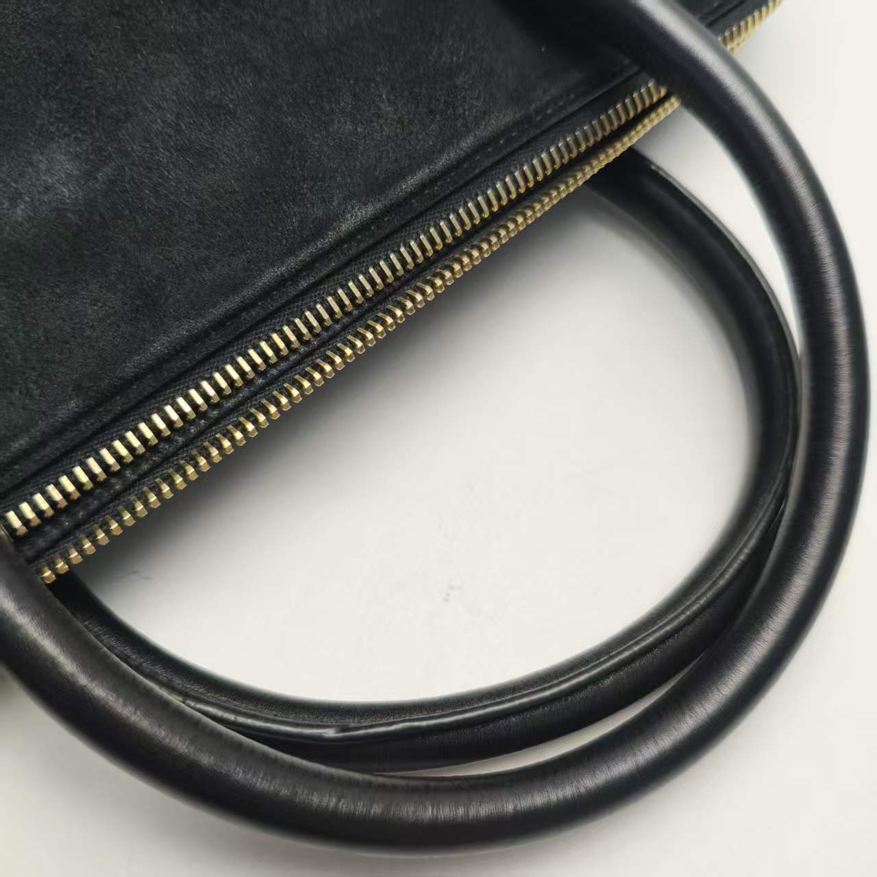 【*Shipped from: China*】Yves Saint Laurent Classic Duffle Leather Shoulder Bag — view 13