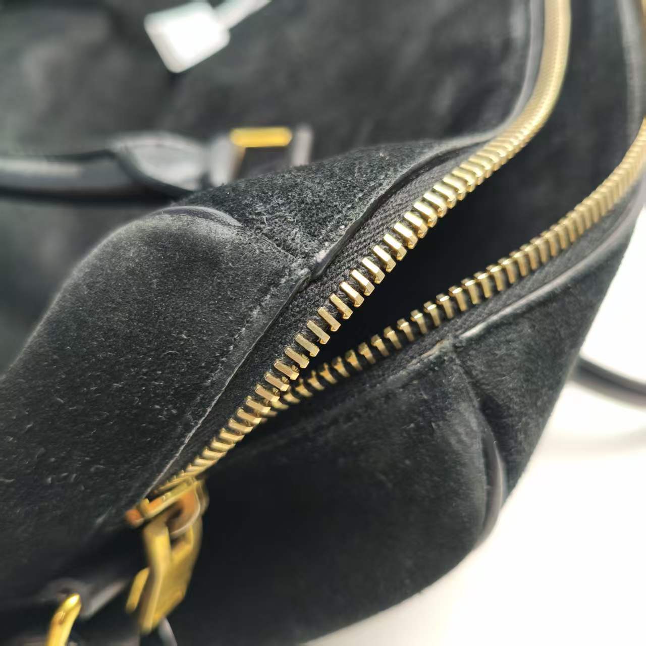 【*Shipped from: China*】Yves Saint Laurent Classic Duffle Leather Shoulder Bag — view 14