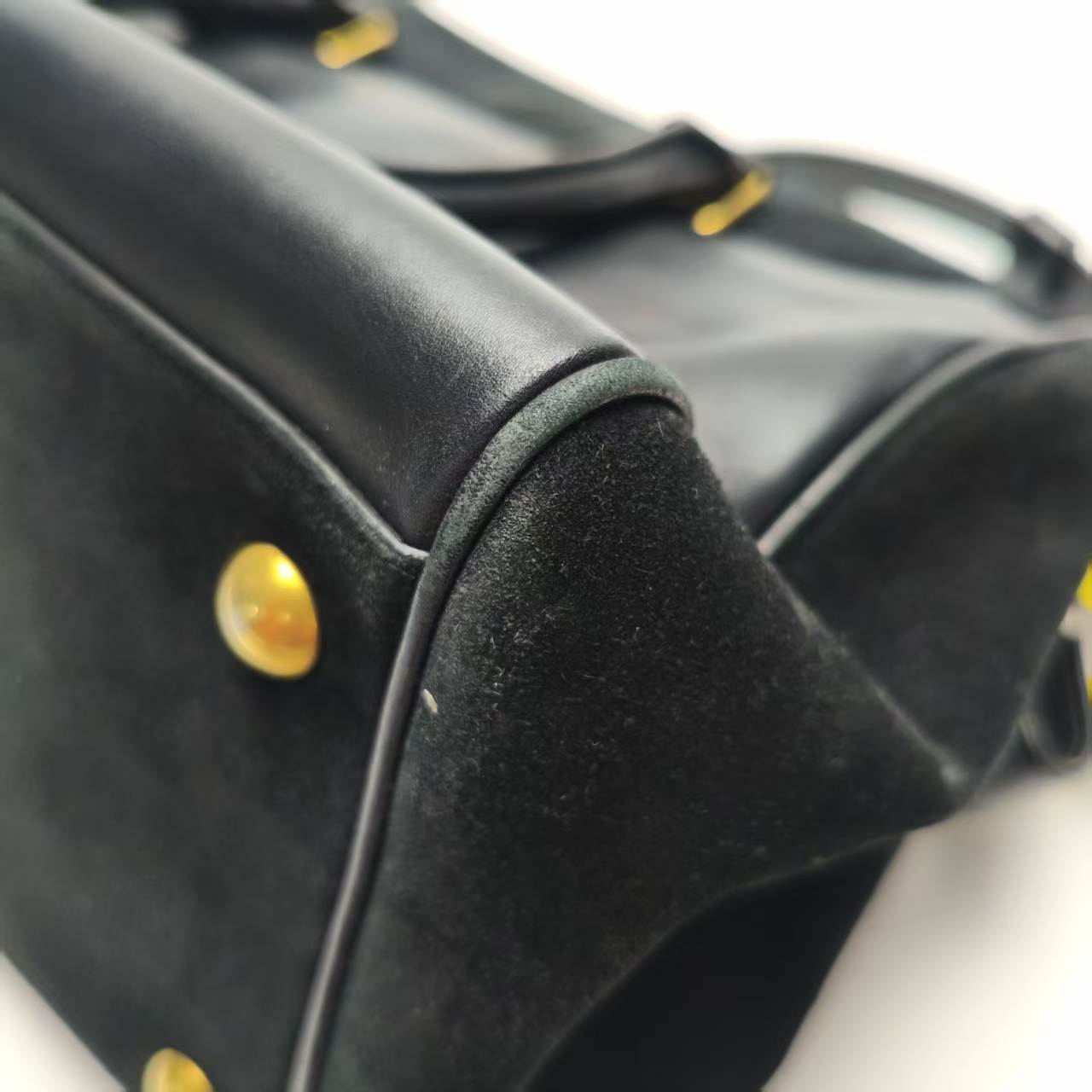 【*Shipped from: China*】Yves Saint Laurent Classic Duffle Leather Shoulder Bag — view 8