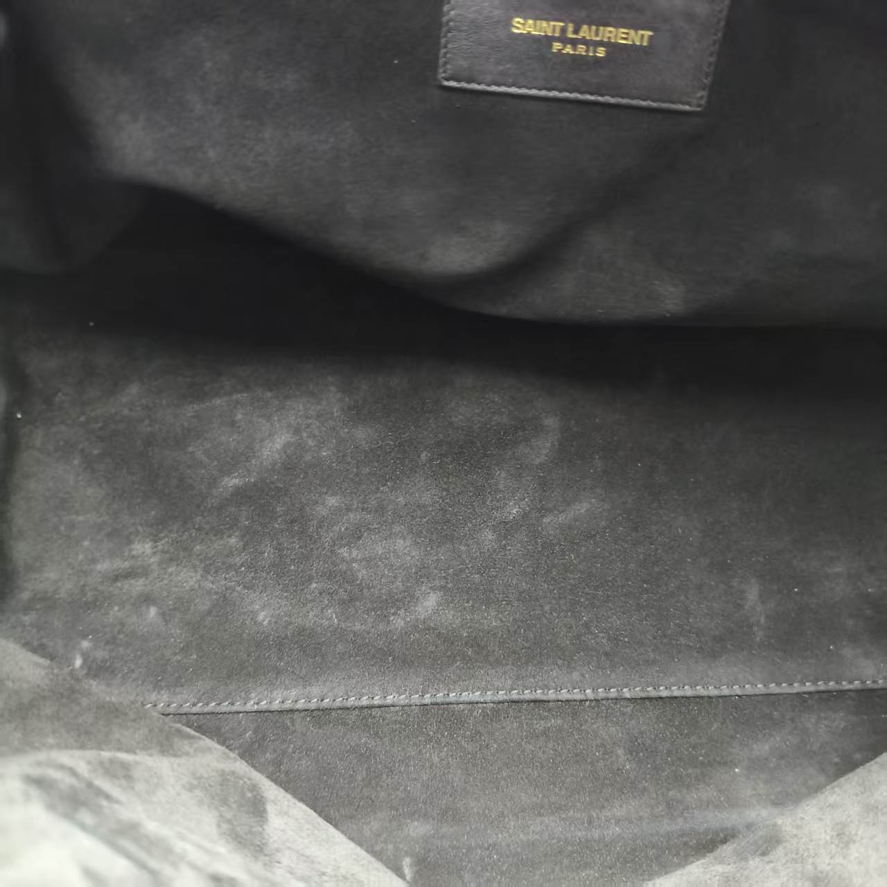 【*Shipped from: China*】Yves Saint Laurent Classic Duffle Leather Shoulder Bag — view 9