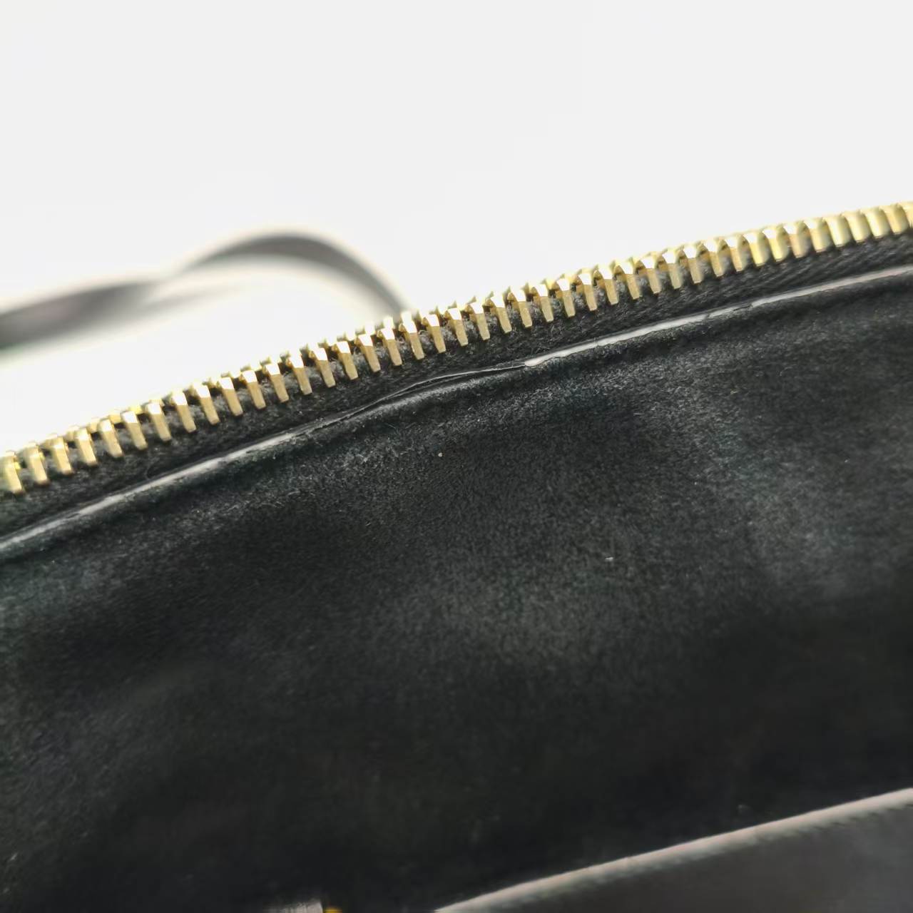 【*Shipped from: China*】Yves Saint Laurent Classic Duffle Leather Shoulder Bag — view 10
